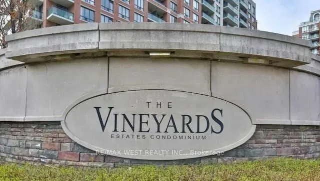 330 Red Maple Road W, #512