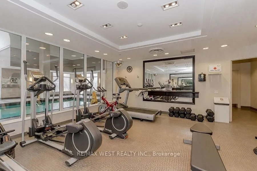 330 Red Maple Road W, #512