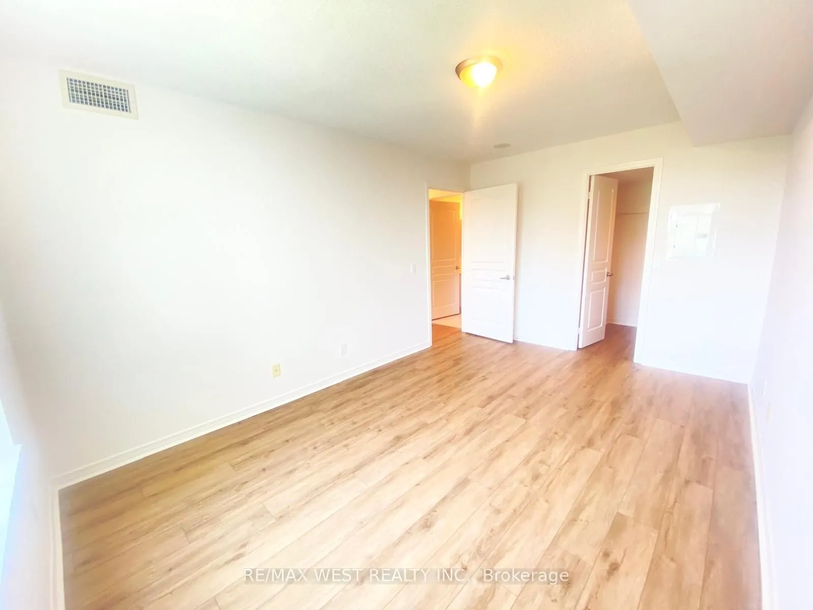 330 Red Maple Road W, #512