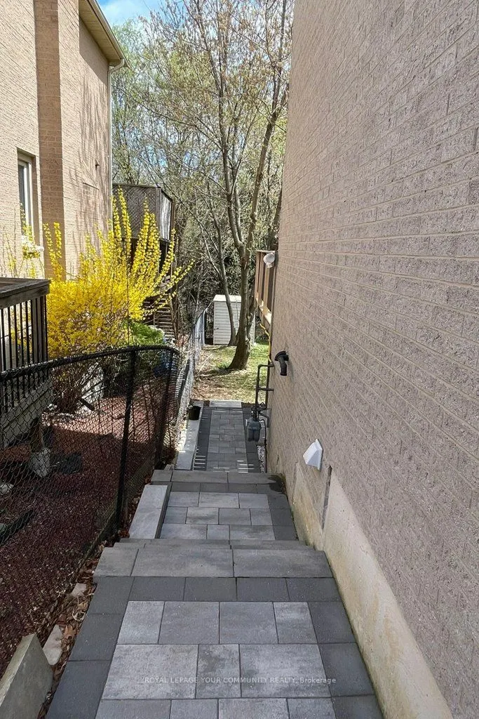 63 O'connor Crescent