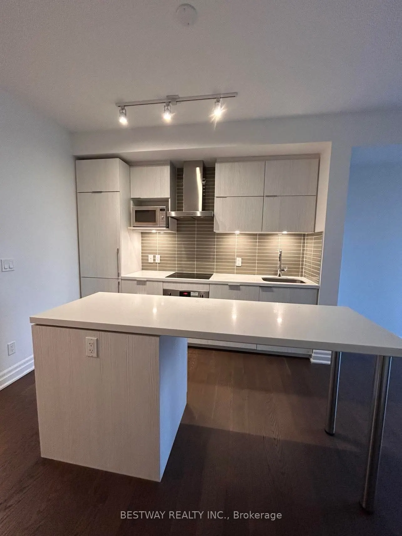 8 Rouge Valley Drive W, #307
