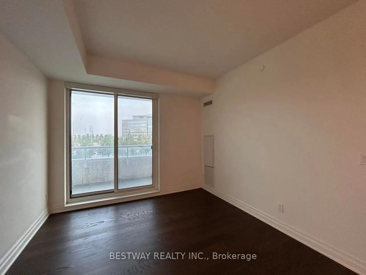 8 Rouge Valley Drive W, #307