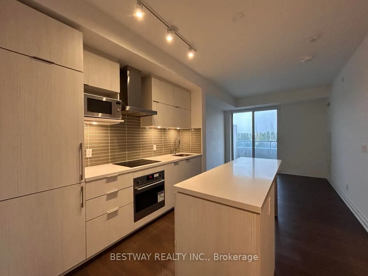 8 Rouge Valley Drive W, #307