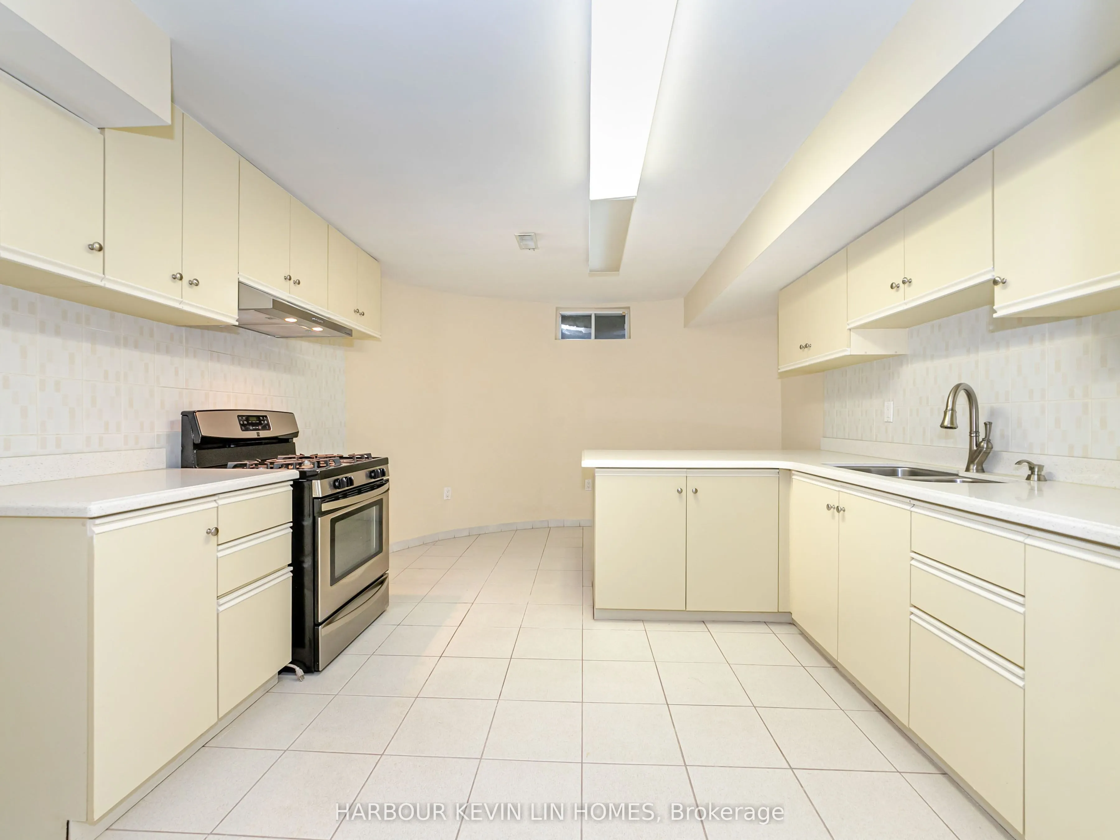 10 Edmund Crescent