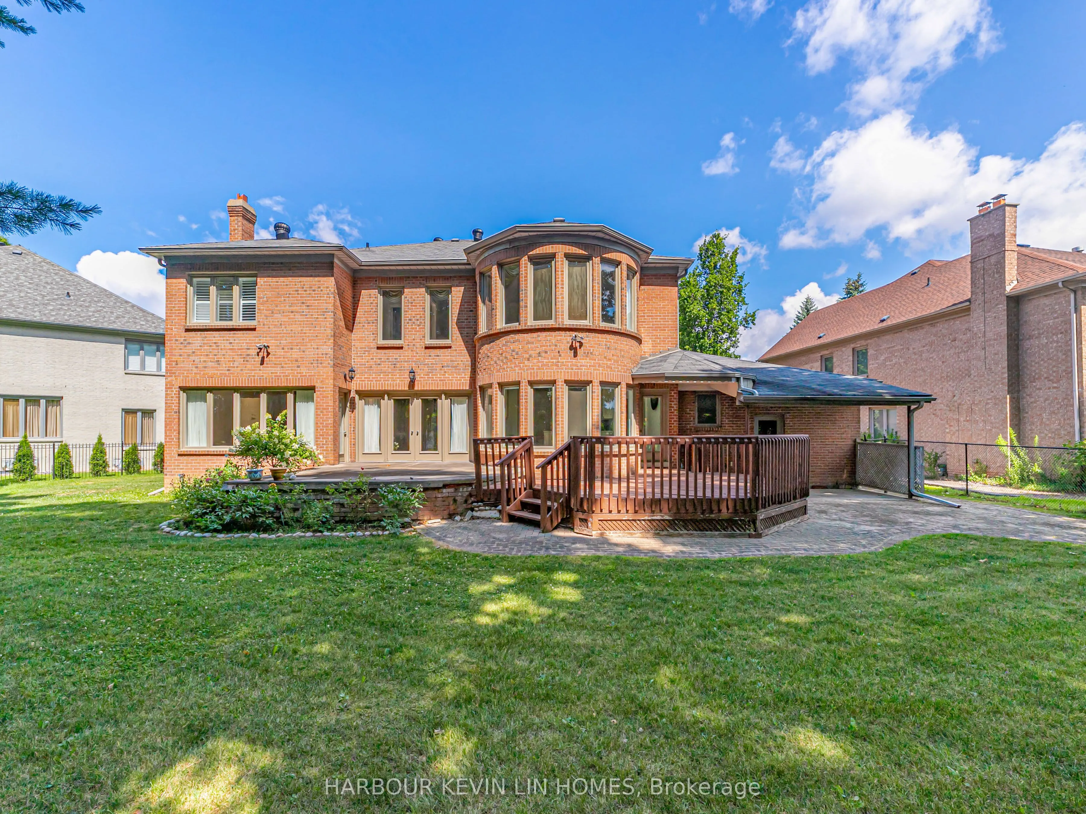 10 Edmund Crescent