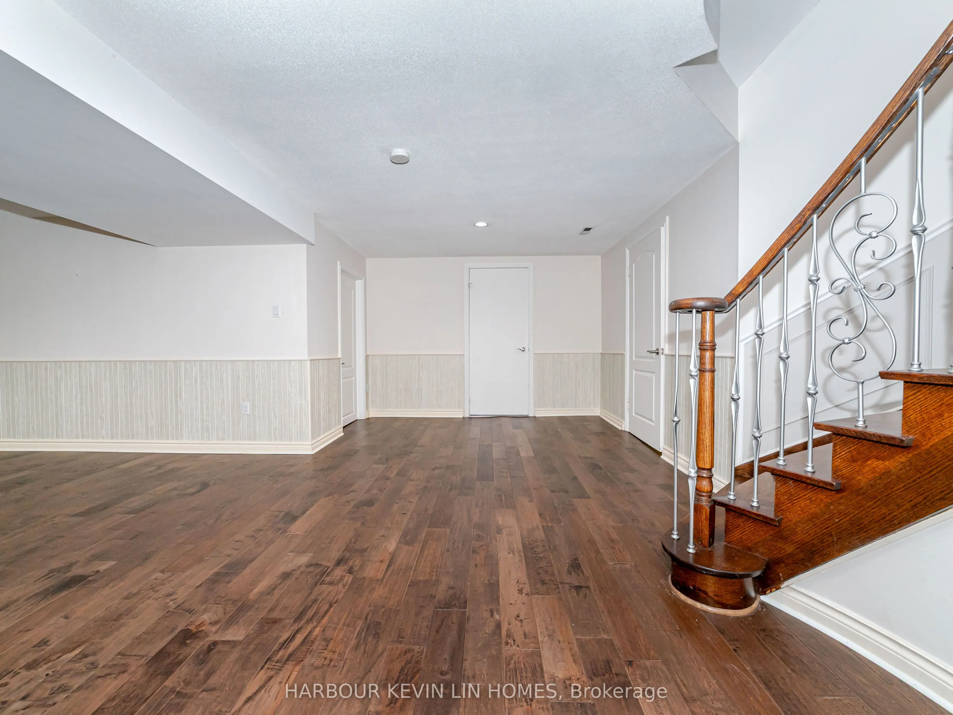 10 Edmund Crescent