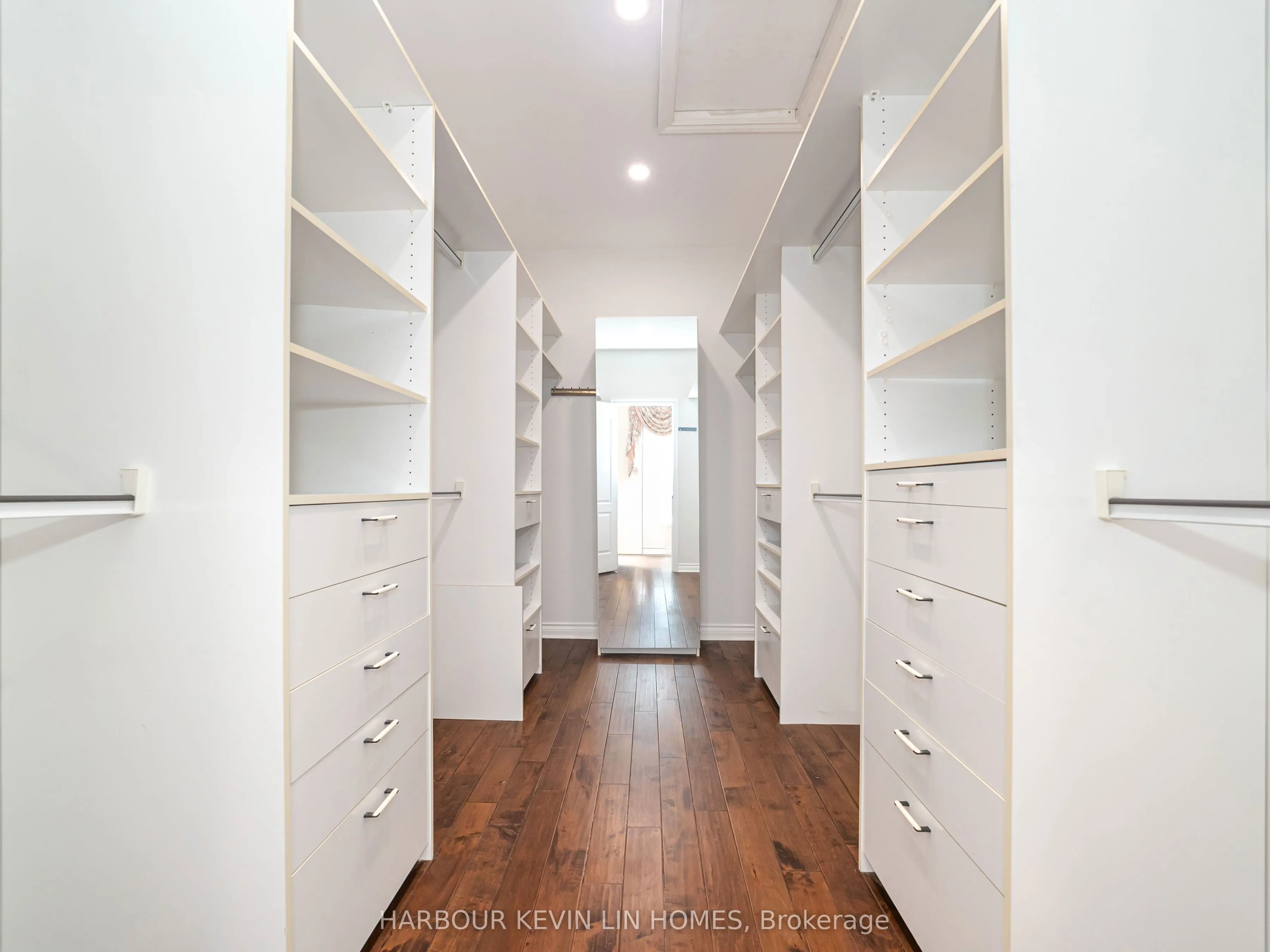 10 Edmund Crescent