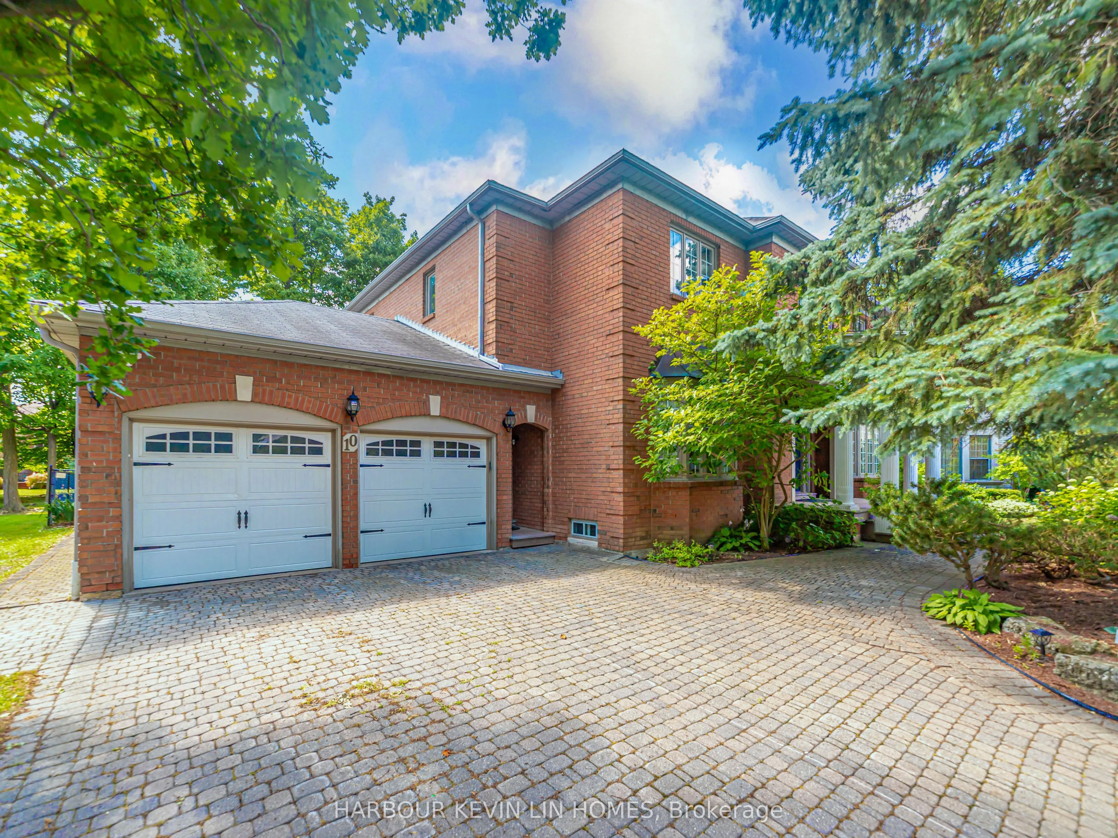 10 Edmund Crescent