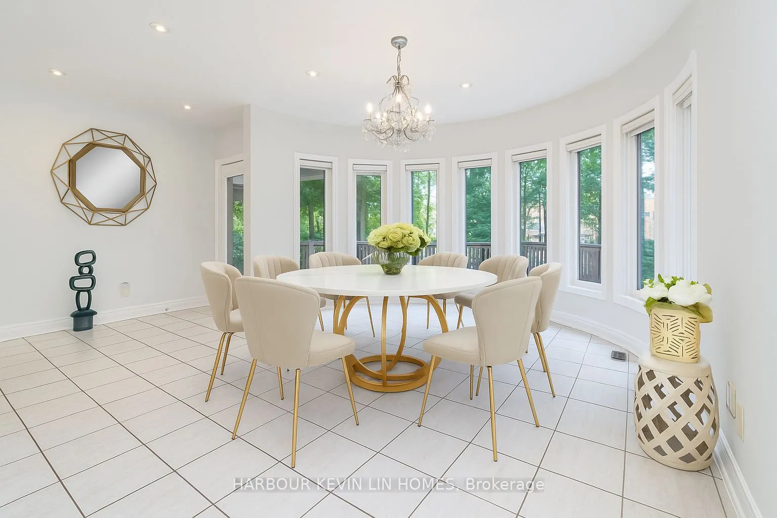 10 Edmund Crescent