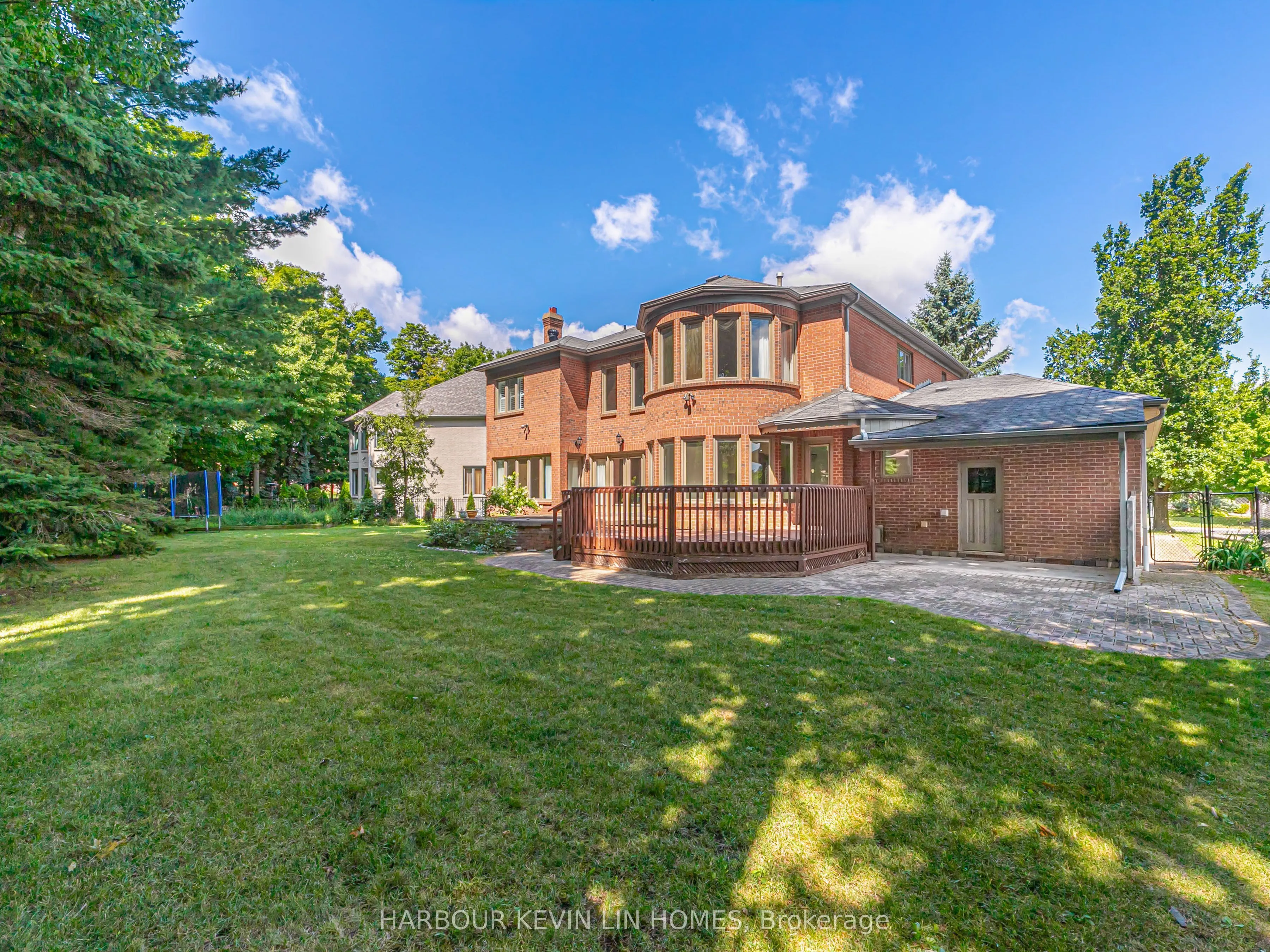 10 Edmund Crescent