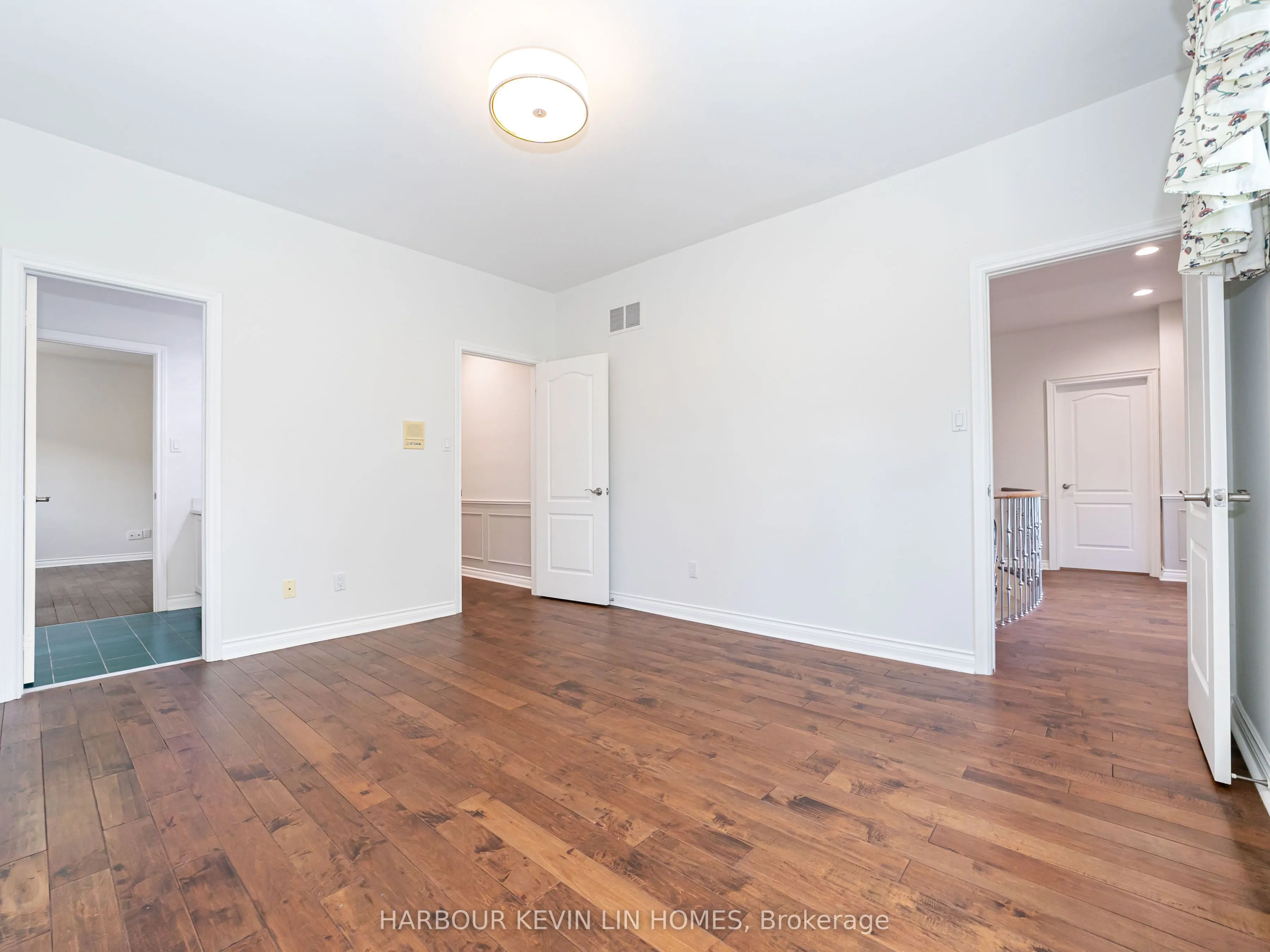 10 Edmund Crescent