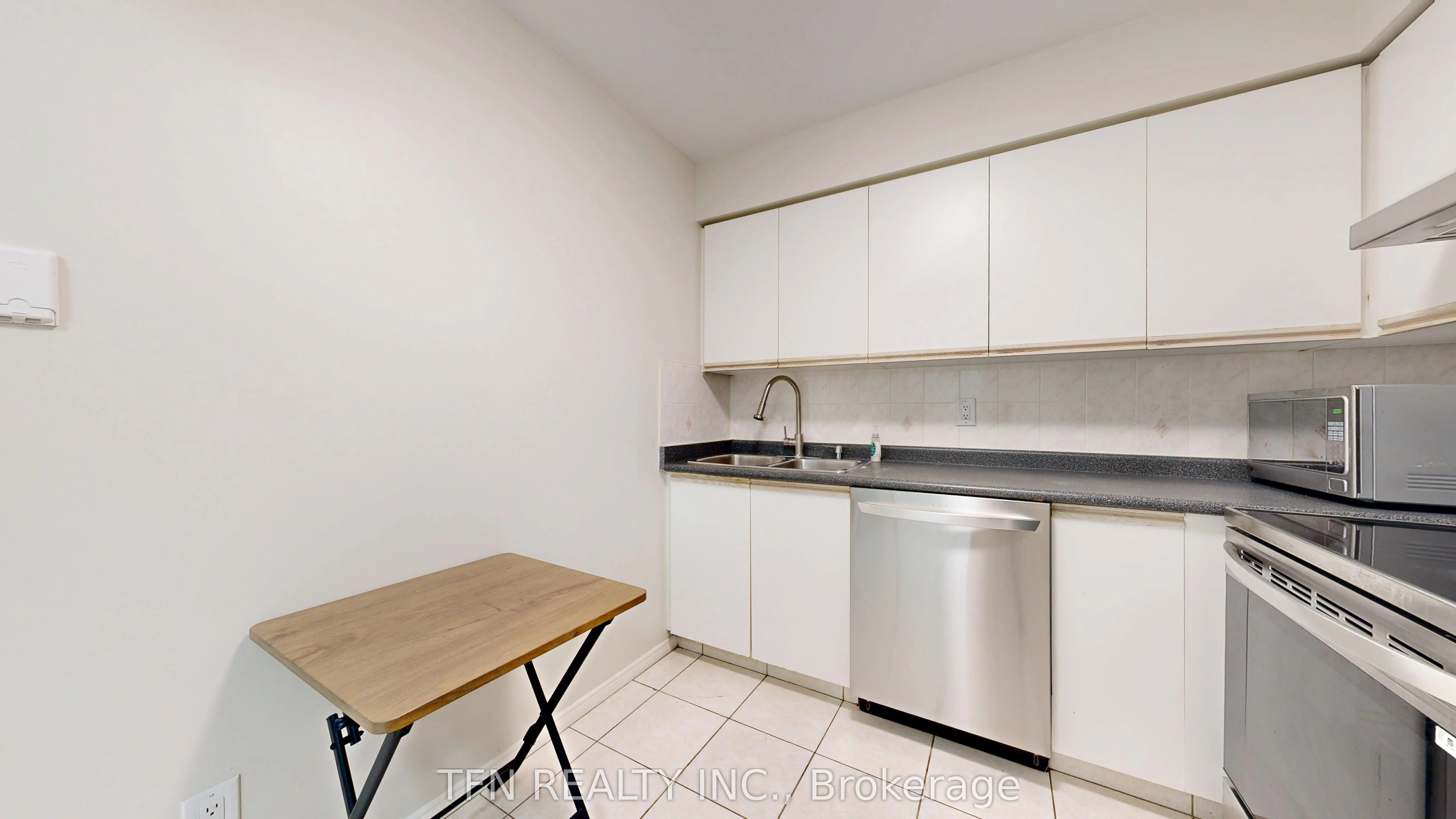 81 Townsgate Drive, #211