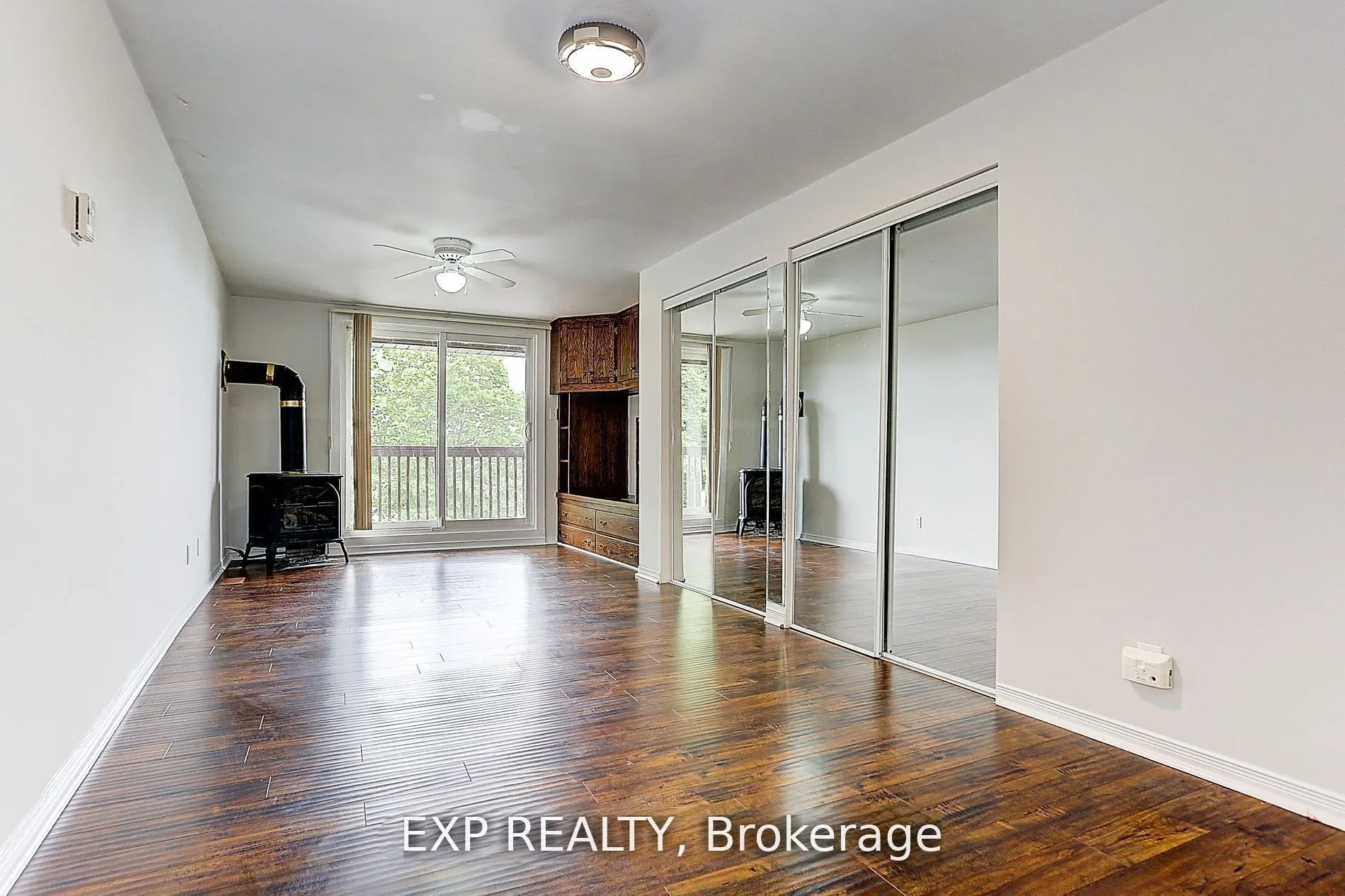 127 Lake Drive N