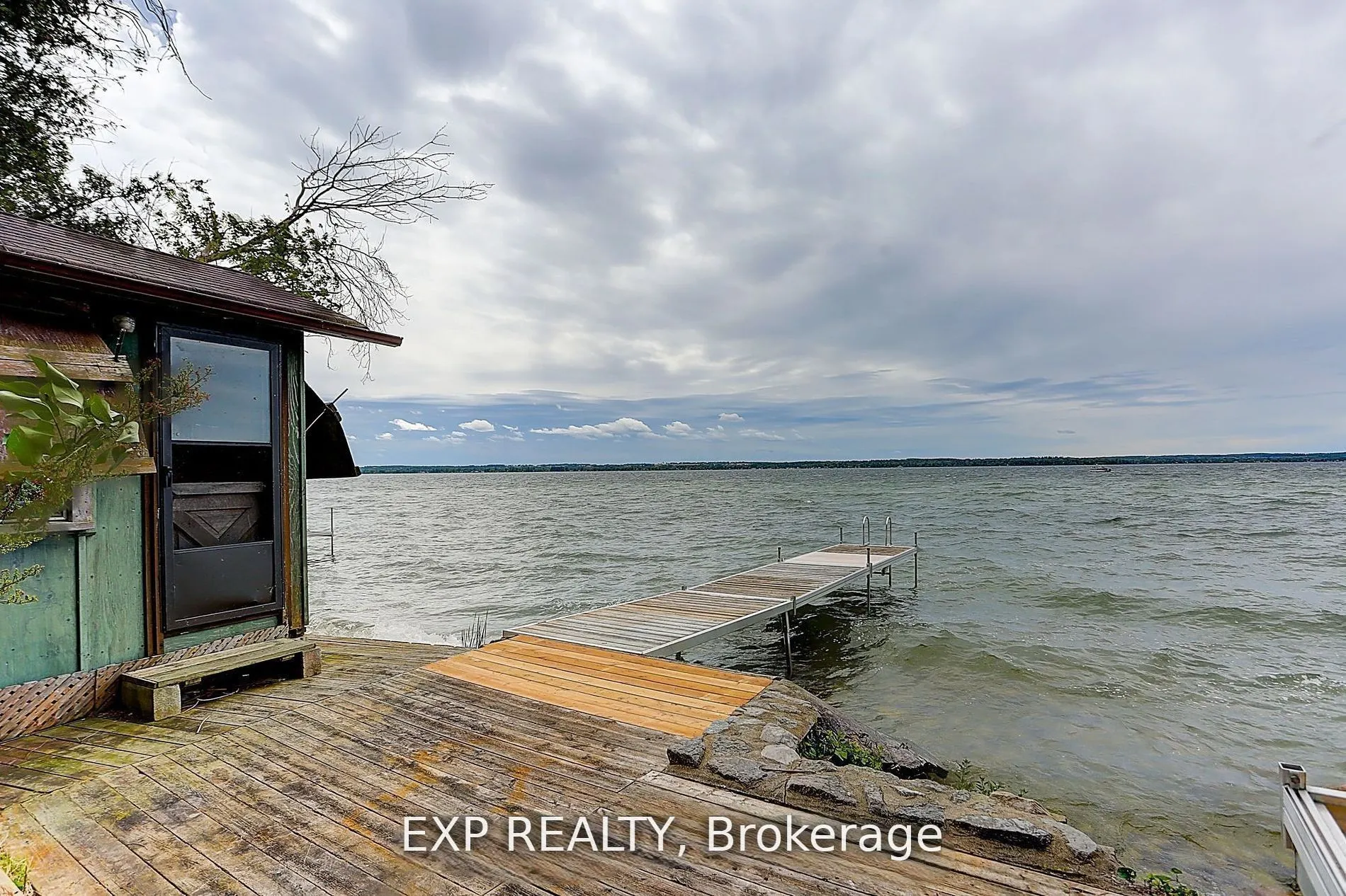 127 Lake Drive N