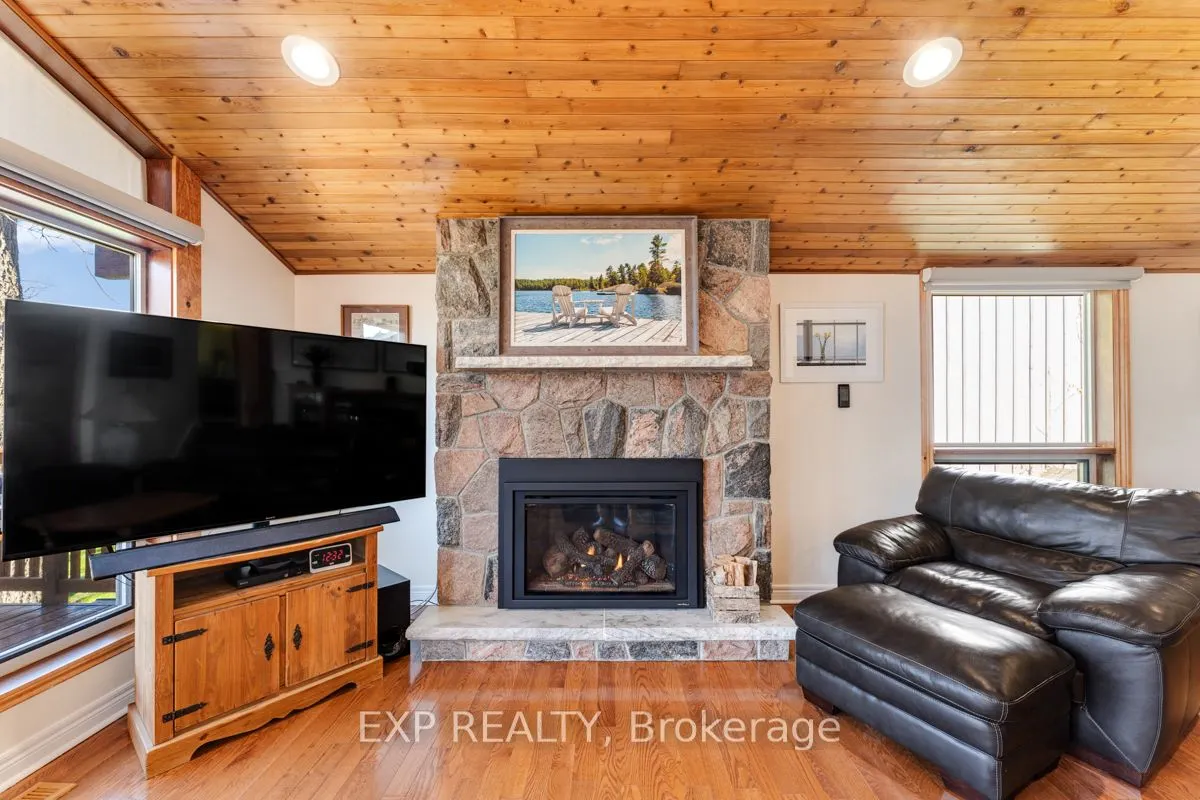 229 Lake Drive N