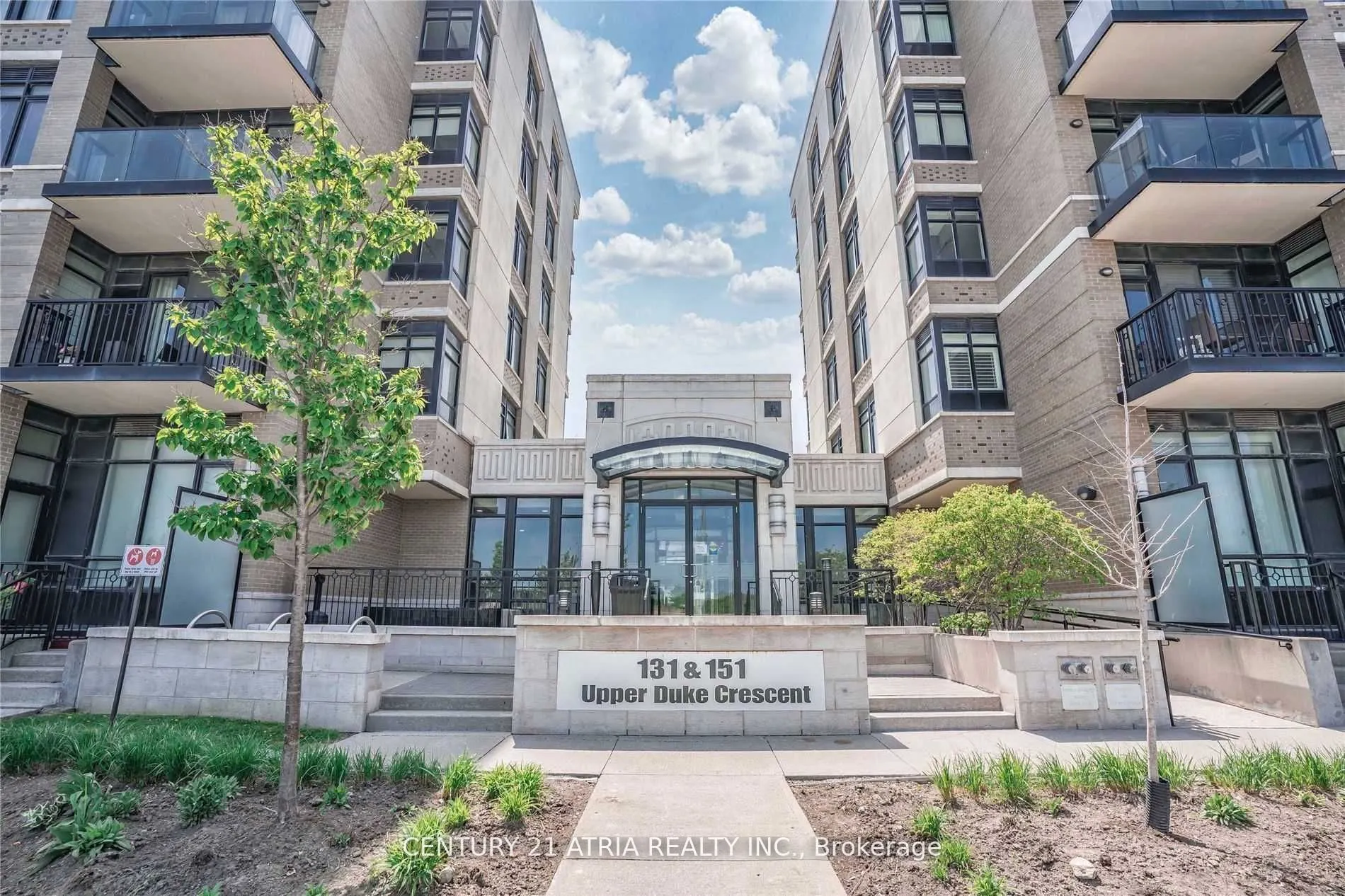 151 Upper Duke Crescent, #606