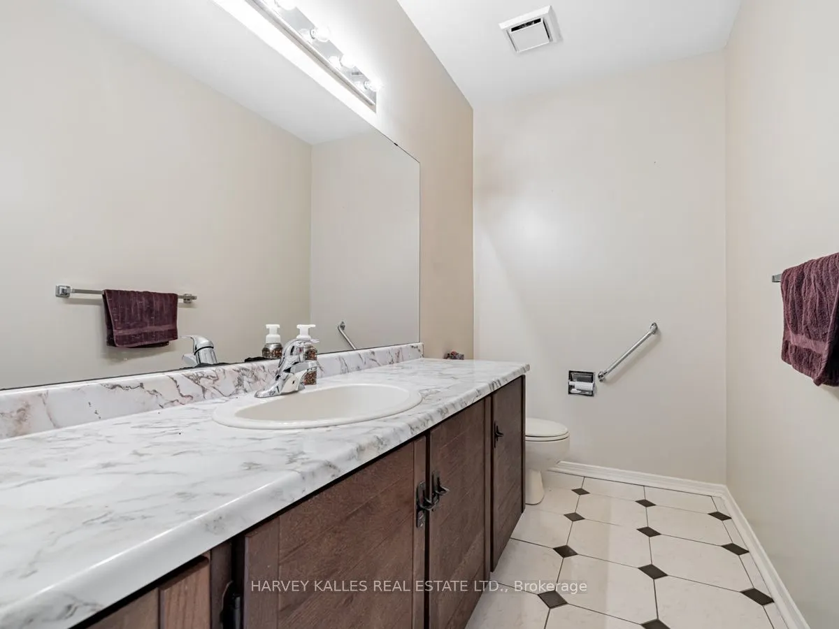 18 Finlayson Court W