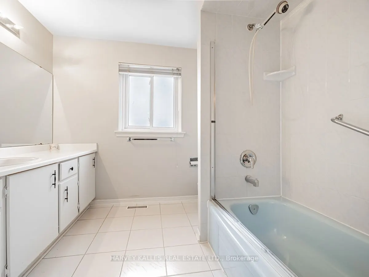 18 Finlayson Court W