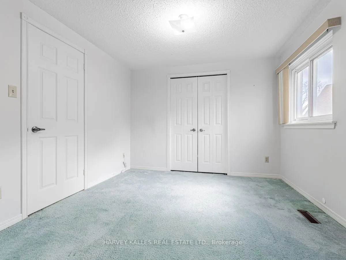 18 Finlayson Court W