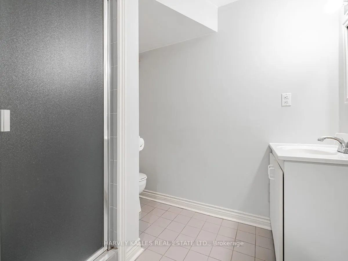 18 Finlayson Court W