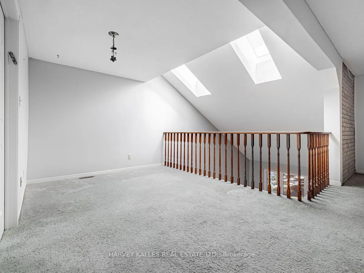 18 Finlayson Court W