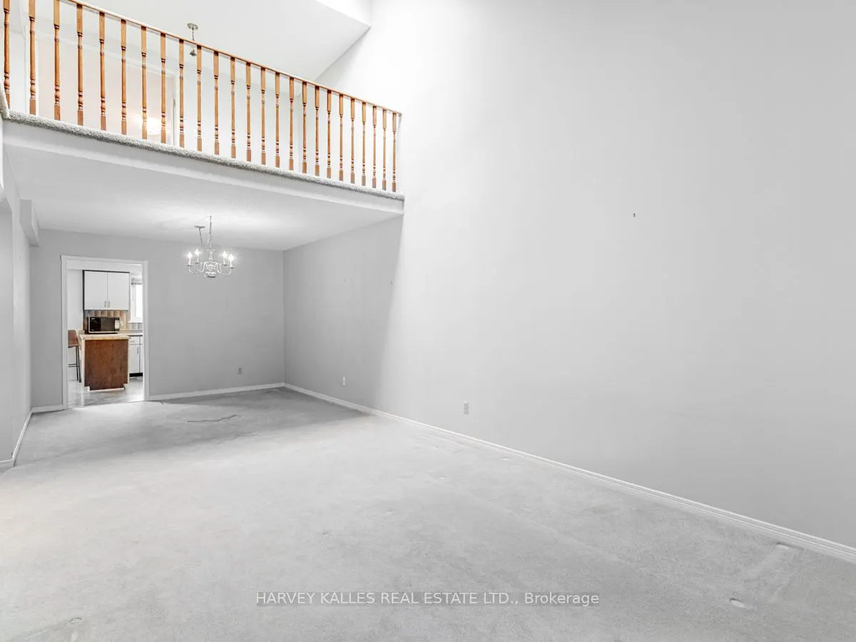 18 Finlayson Court W