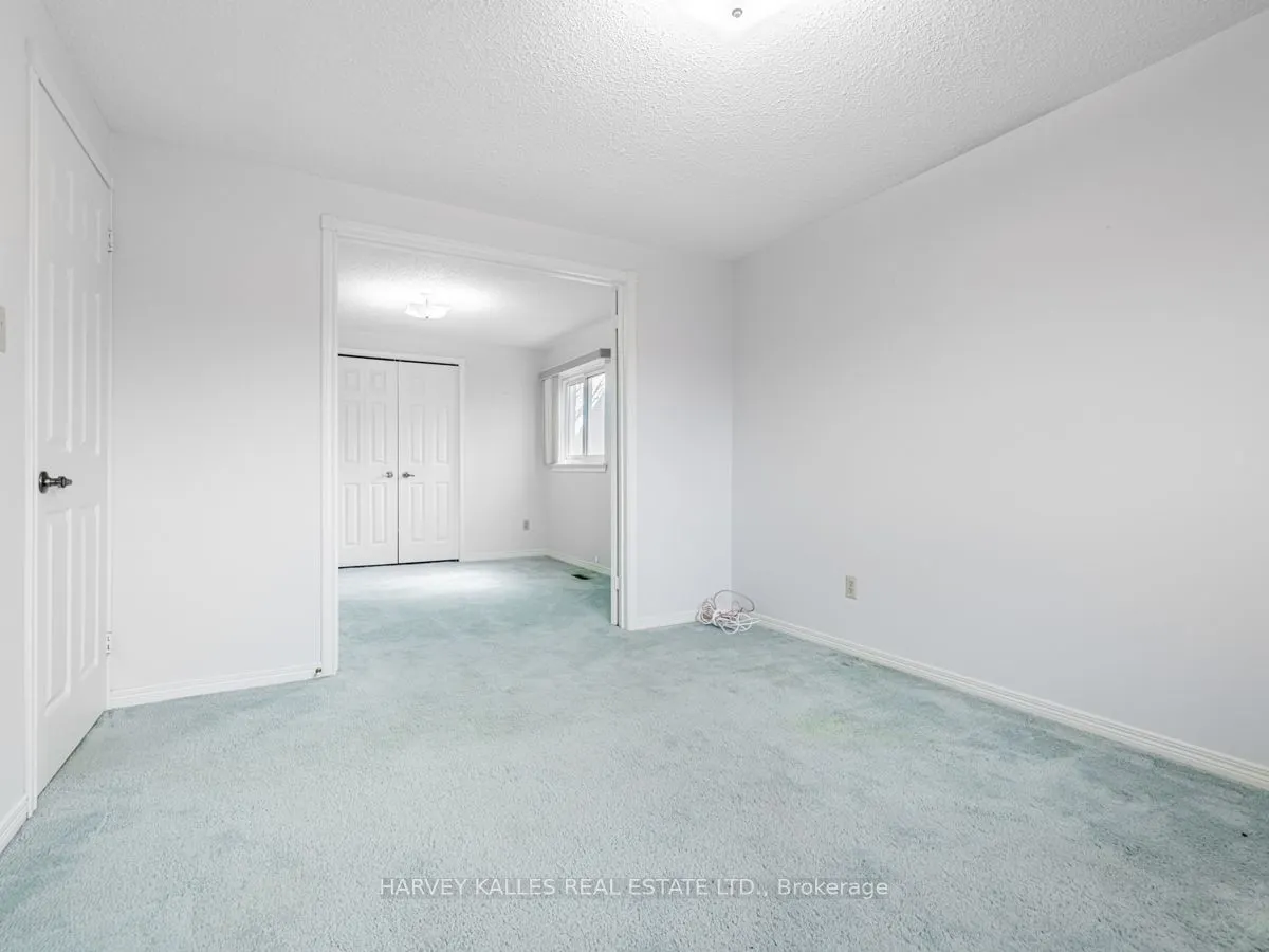 18 Finlayson Court W