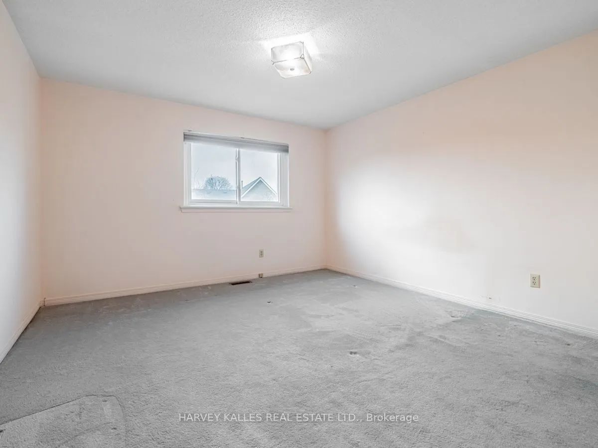 18 Finlayson Court W