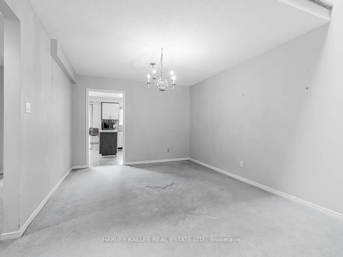 18 Finlayson Court W