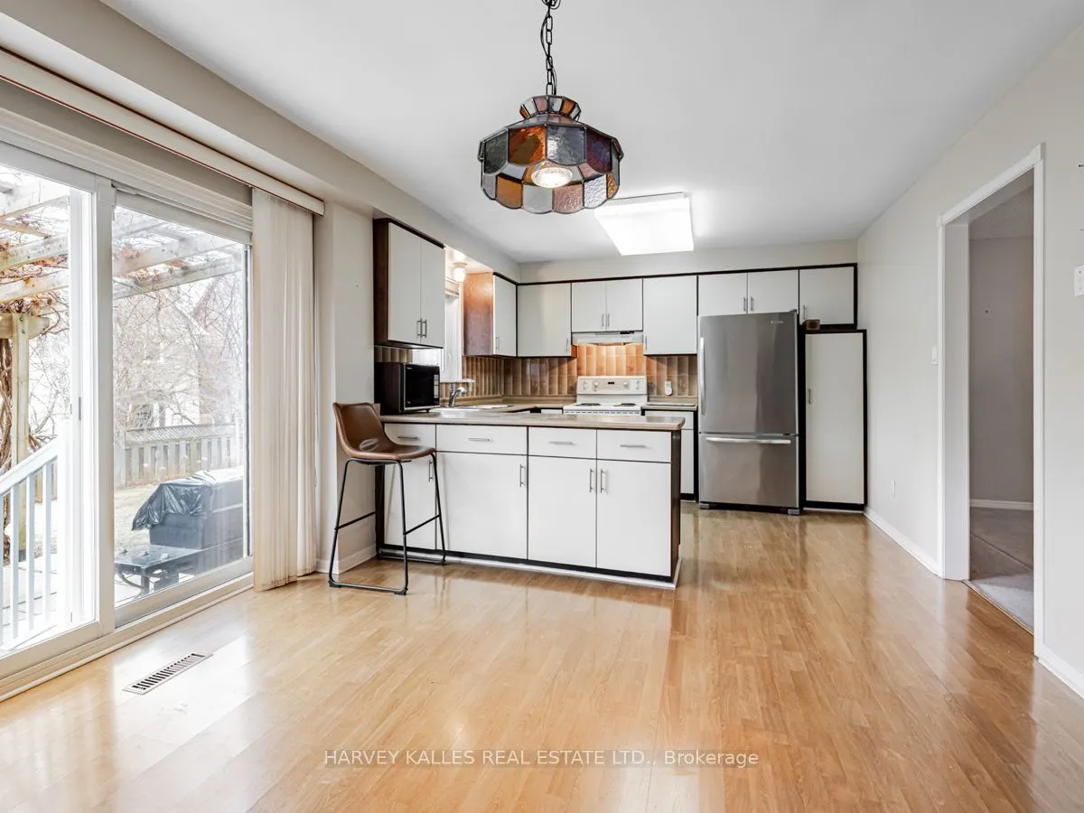 18 Finlayson Court W