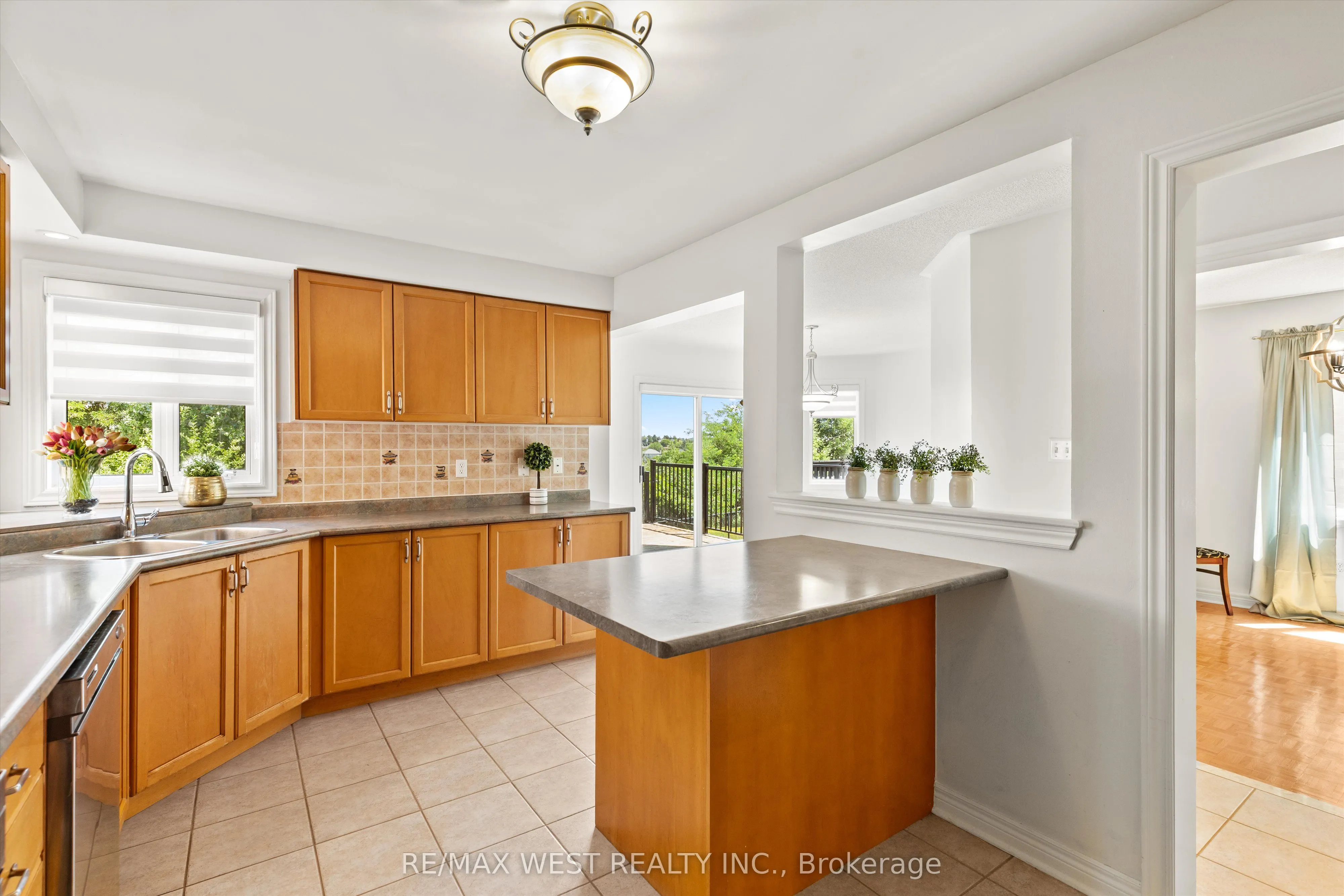 370 Royalpark Way