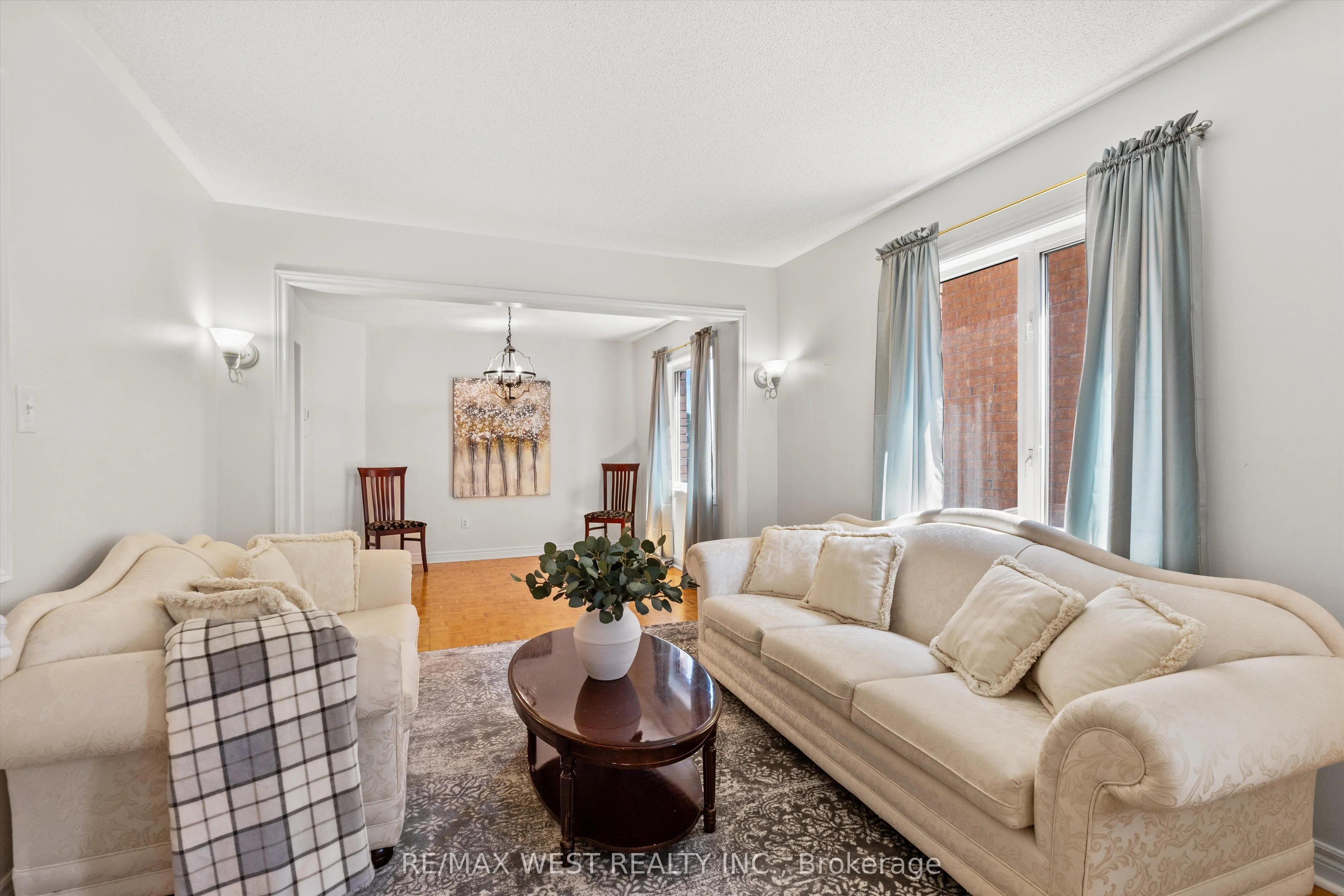 370 Royalpark Way