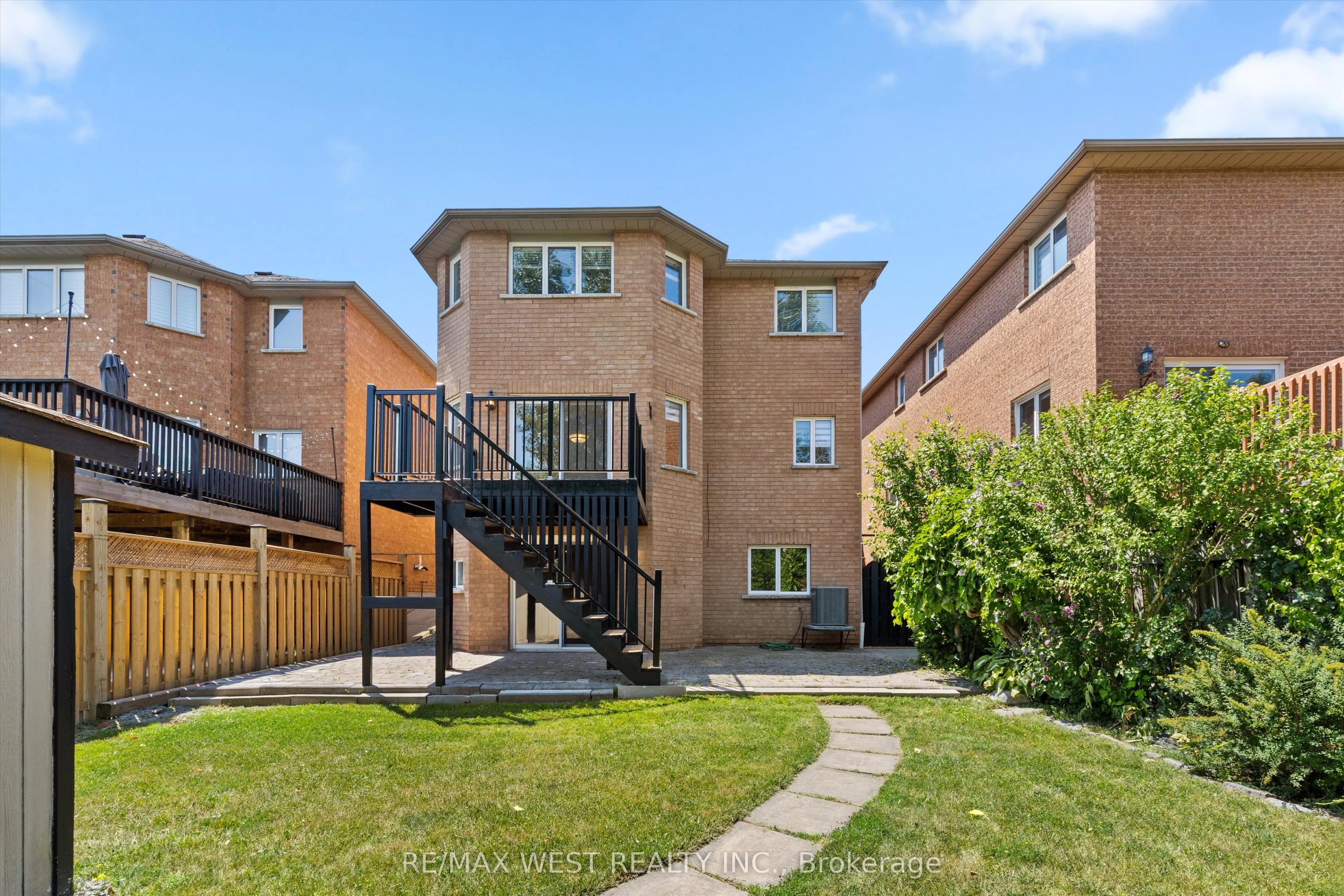 370 Royalpark Way