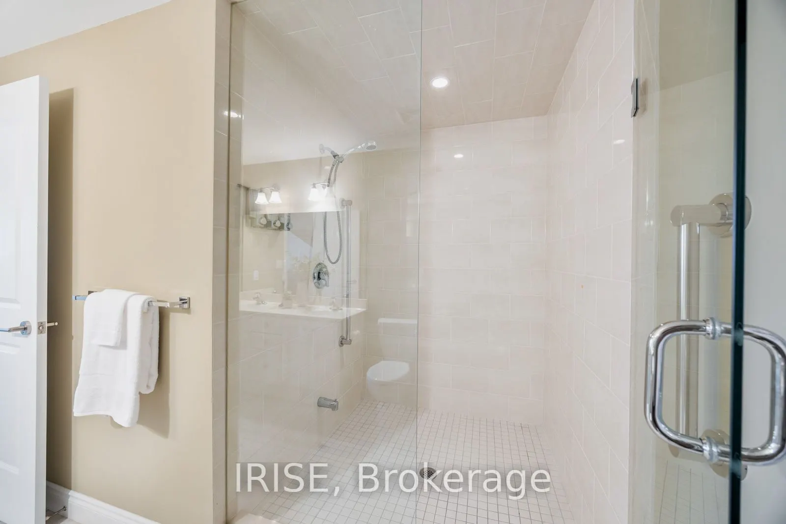 281 Woodbridge Avenue, #521