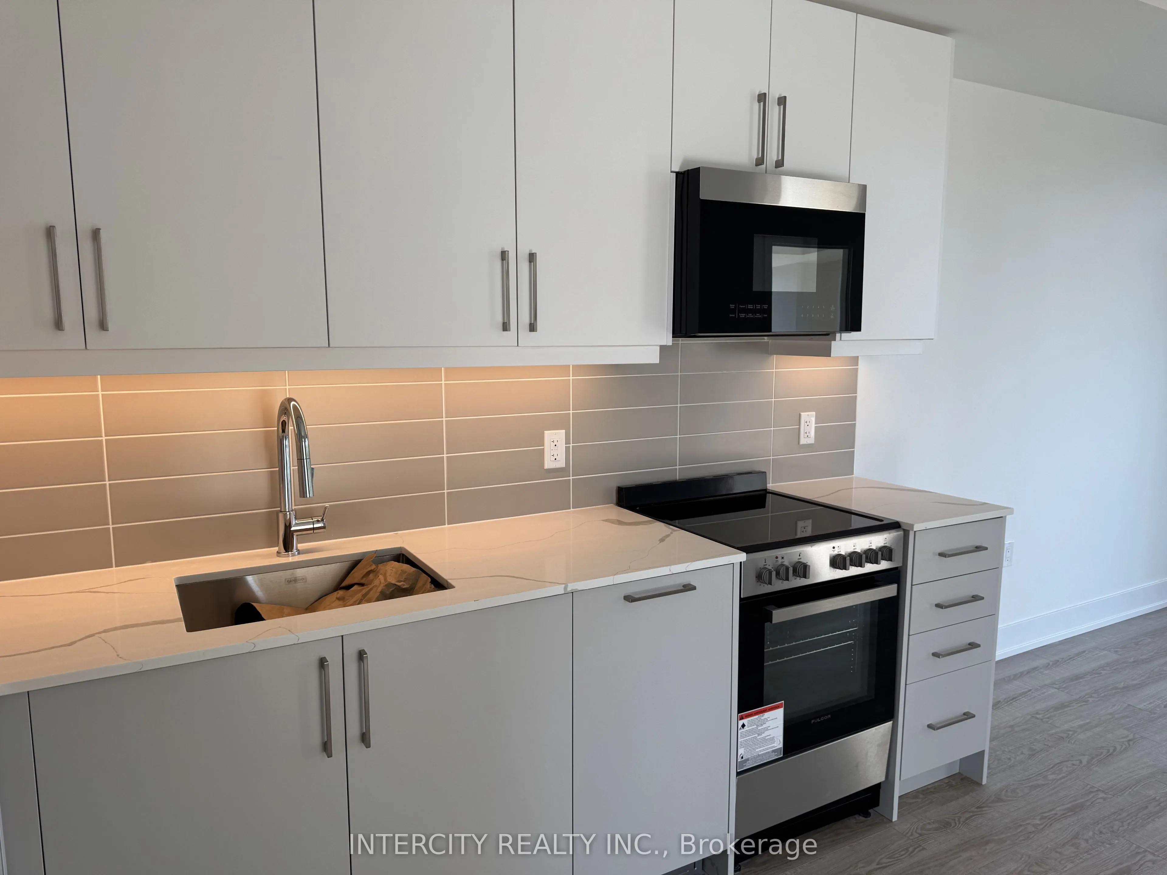 2075 King Road, #318