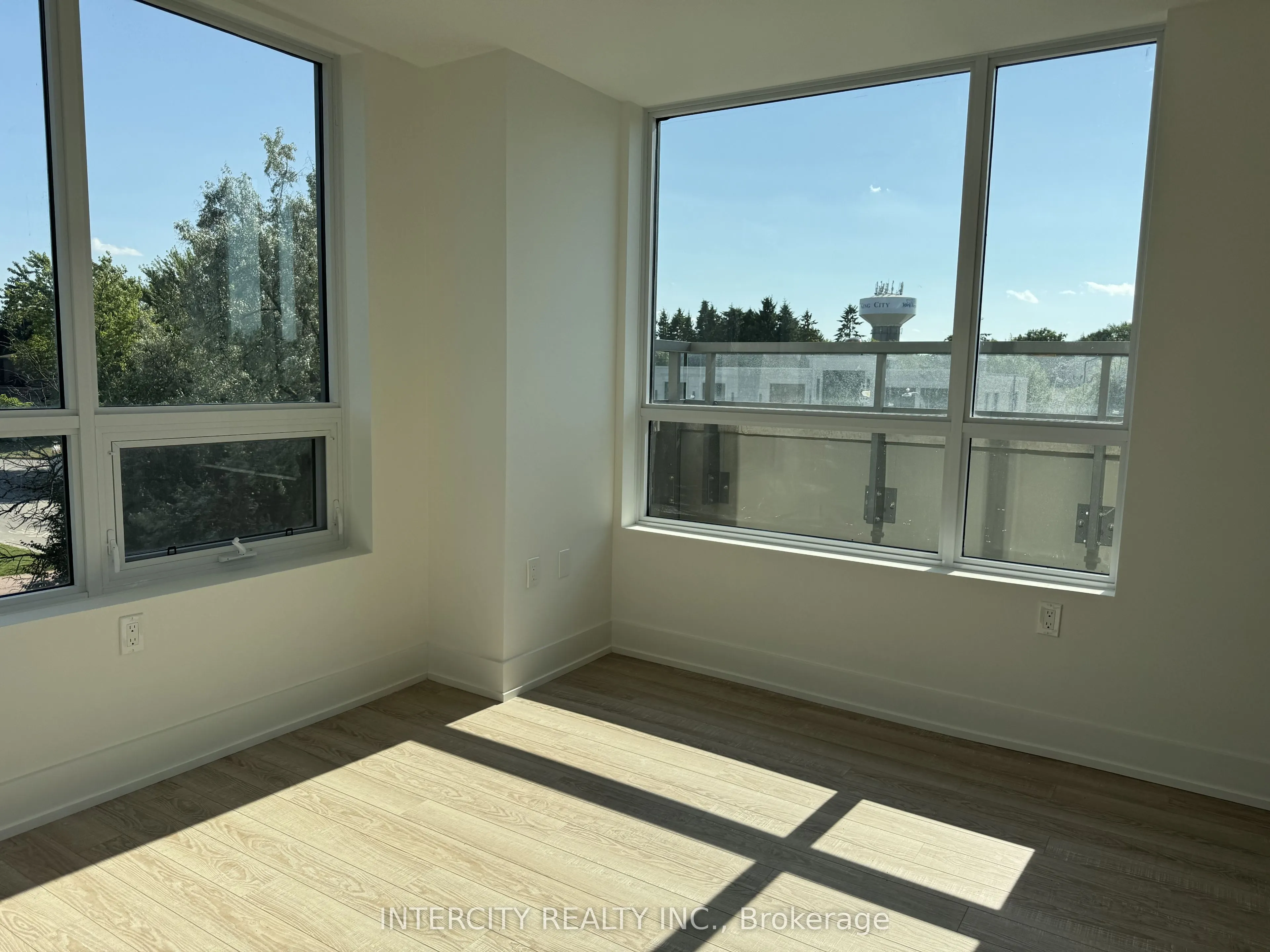 2075 King Road, #318