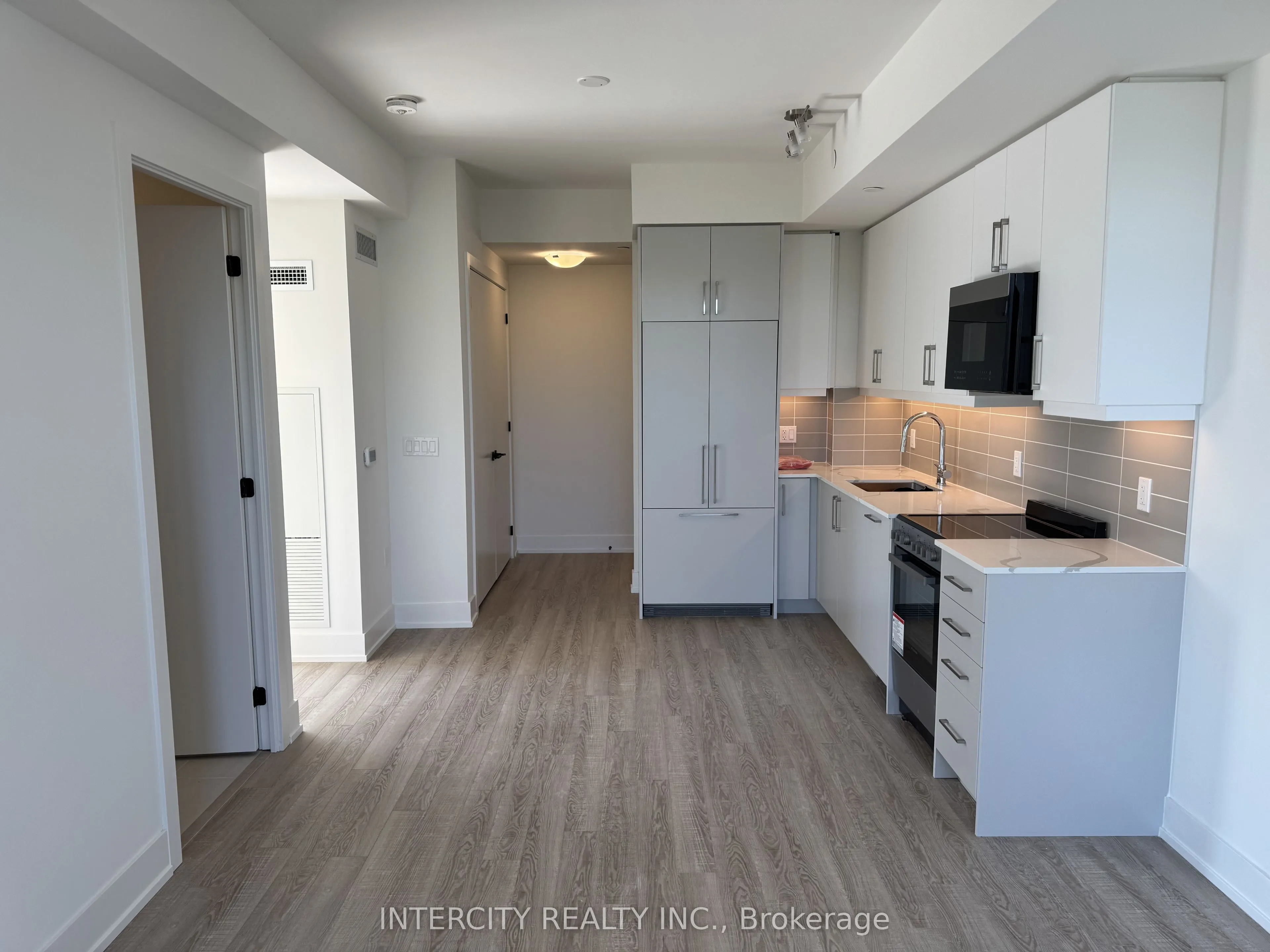 2075 King Road, #318