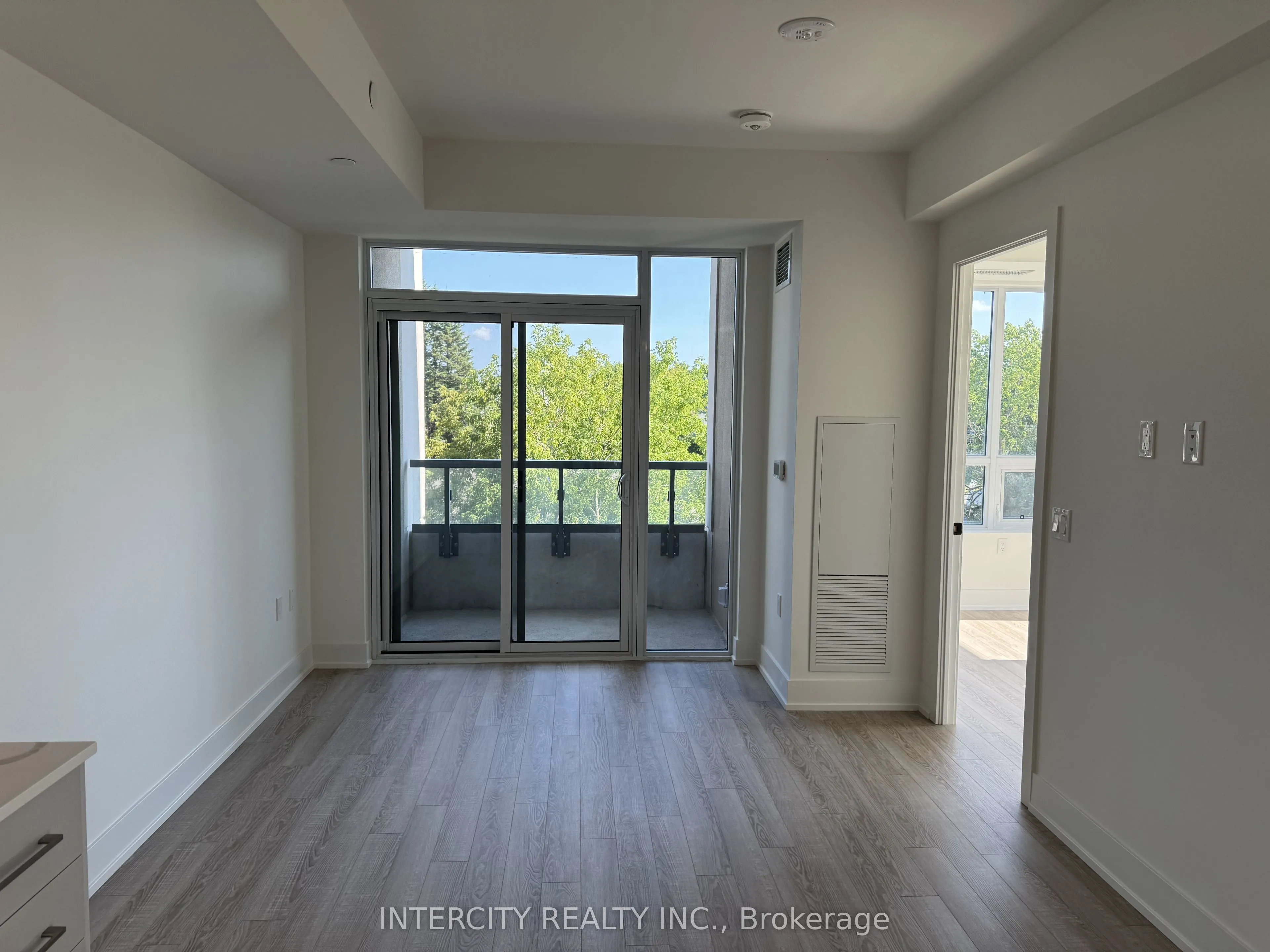 2075 King Road, #318