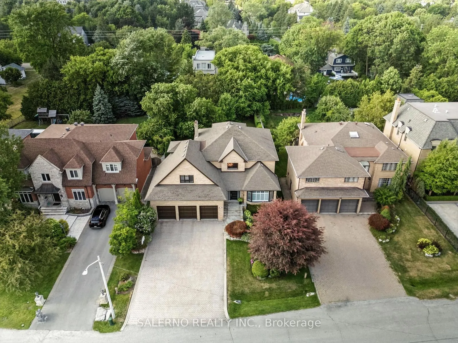 32 Donna Mae Crescent