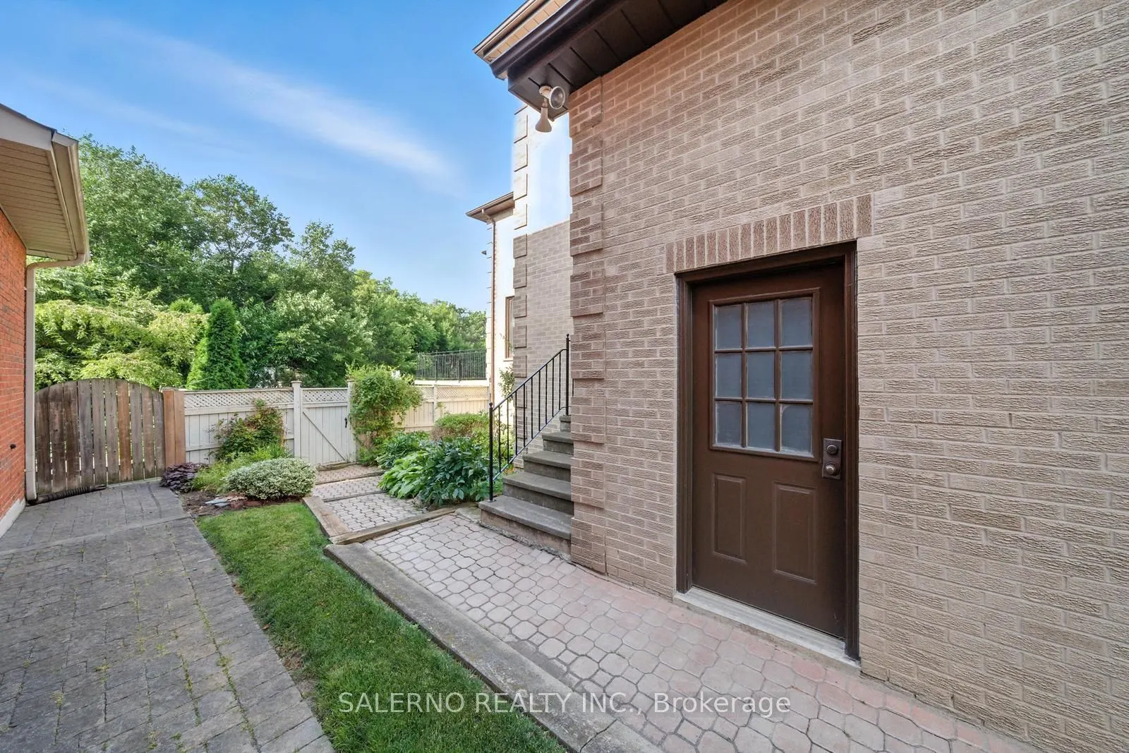 32 Donna Mae Crescent