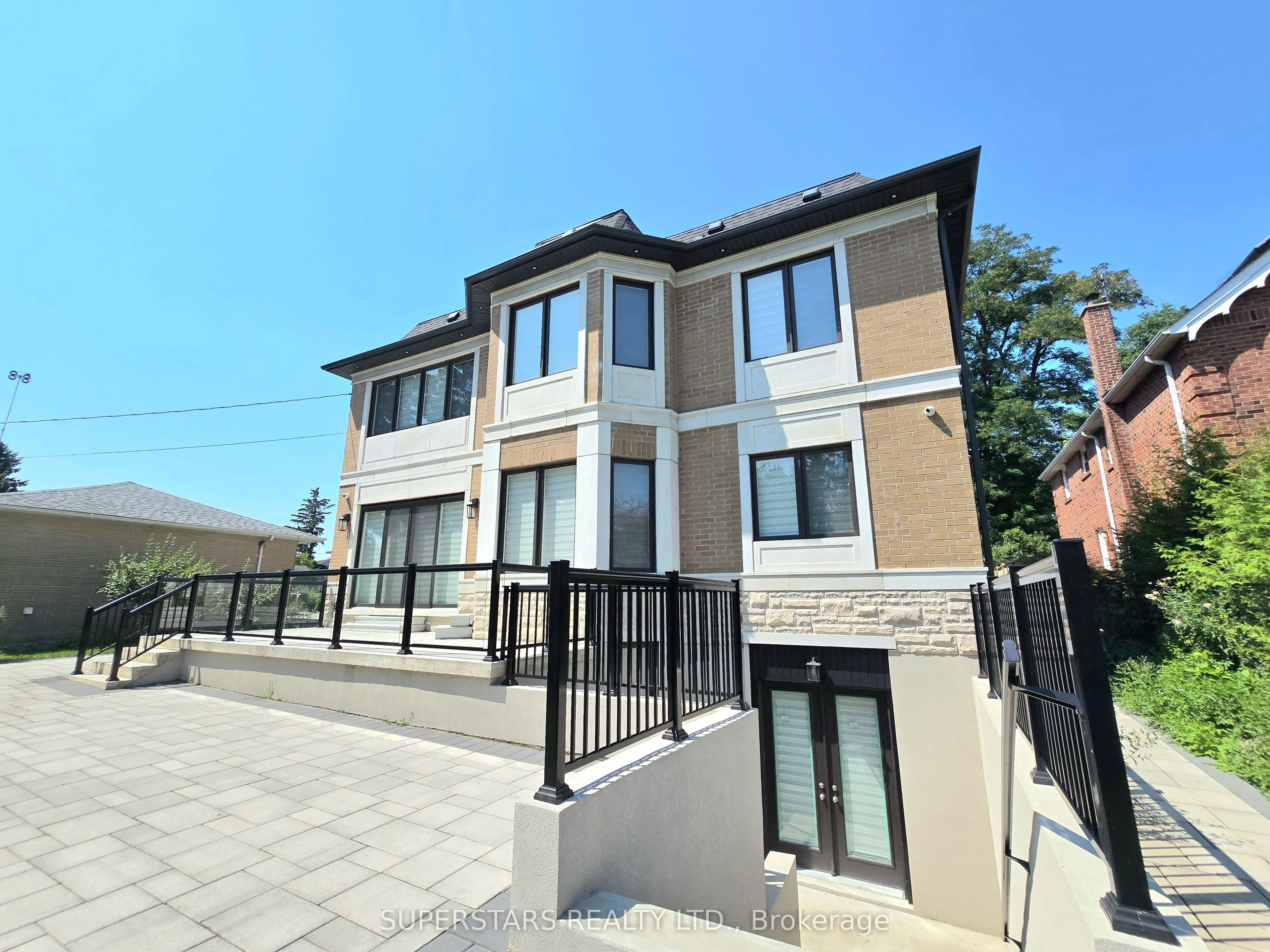 112 Robinson Street
