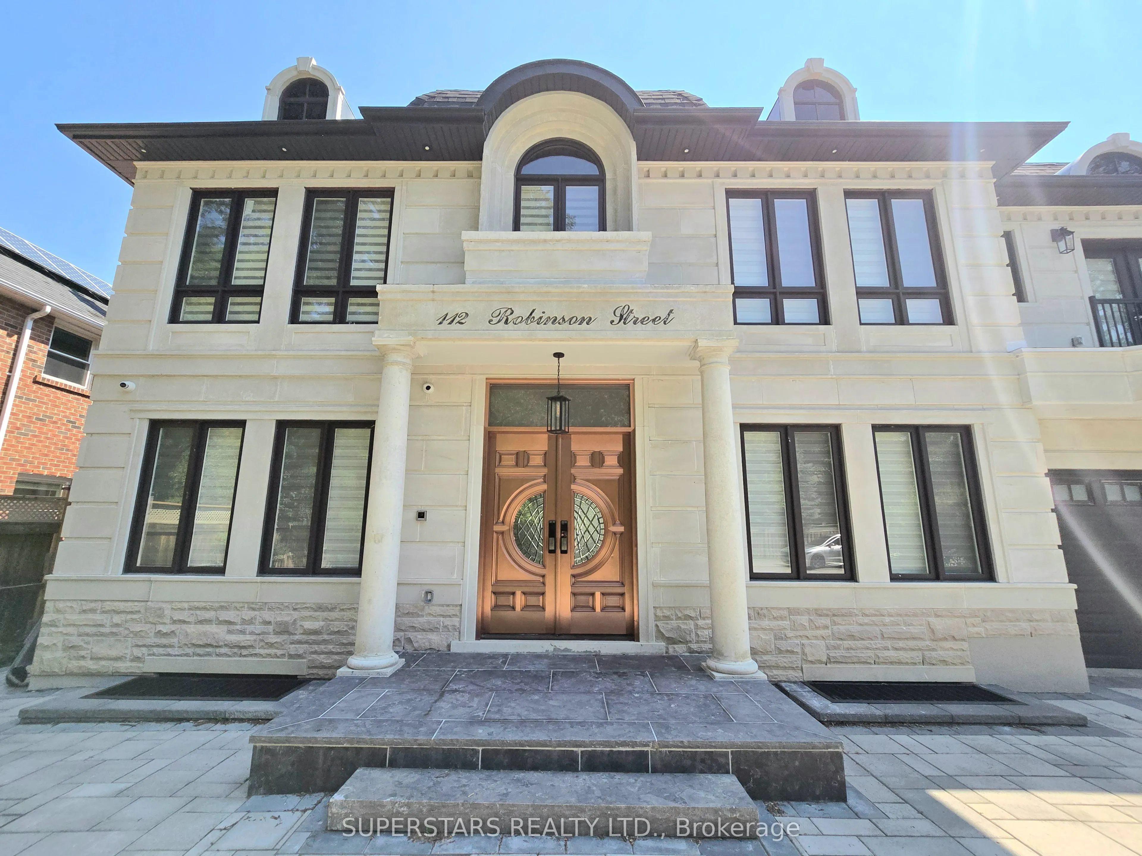 112 Robinson Street