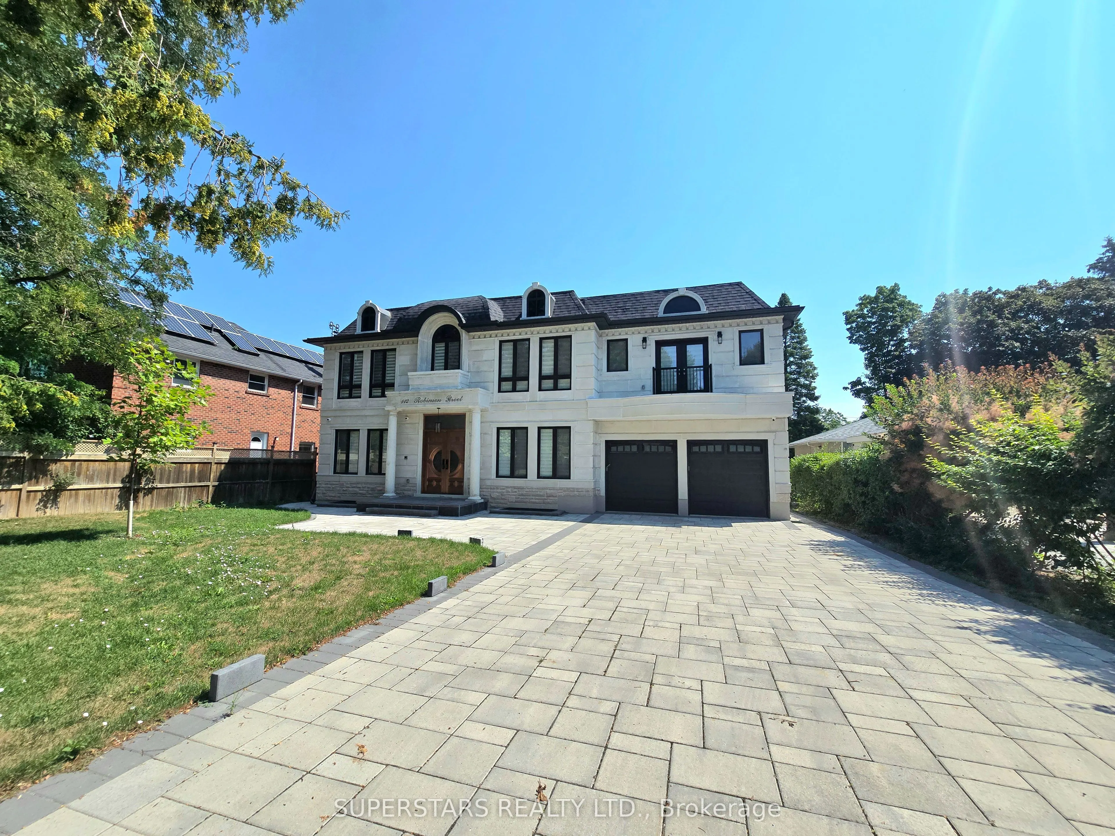 112 Robinson Street