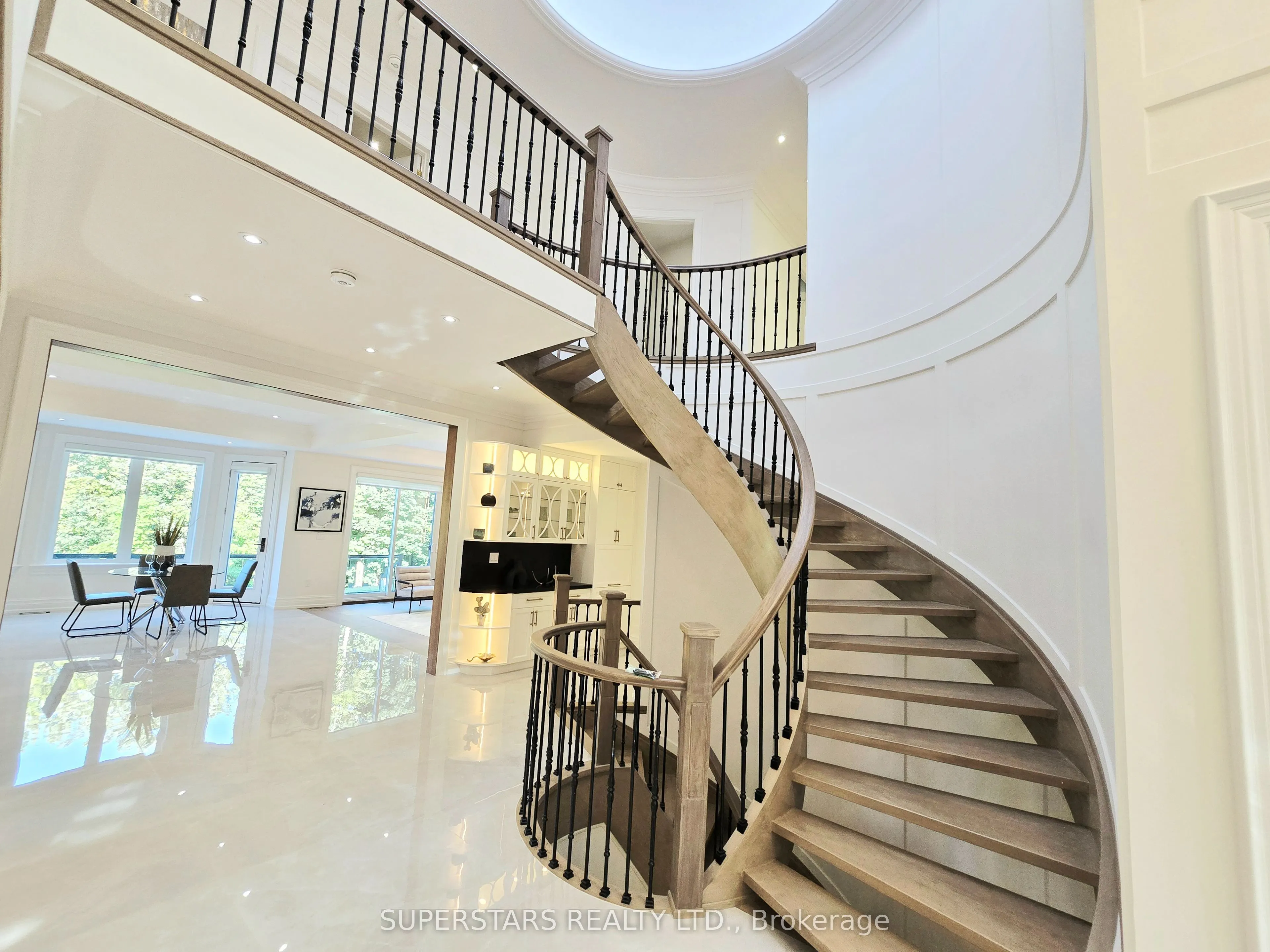 112 Robinson Street