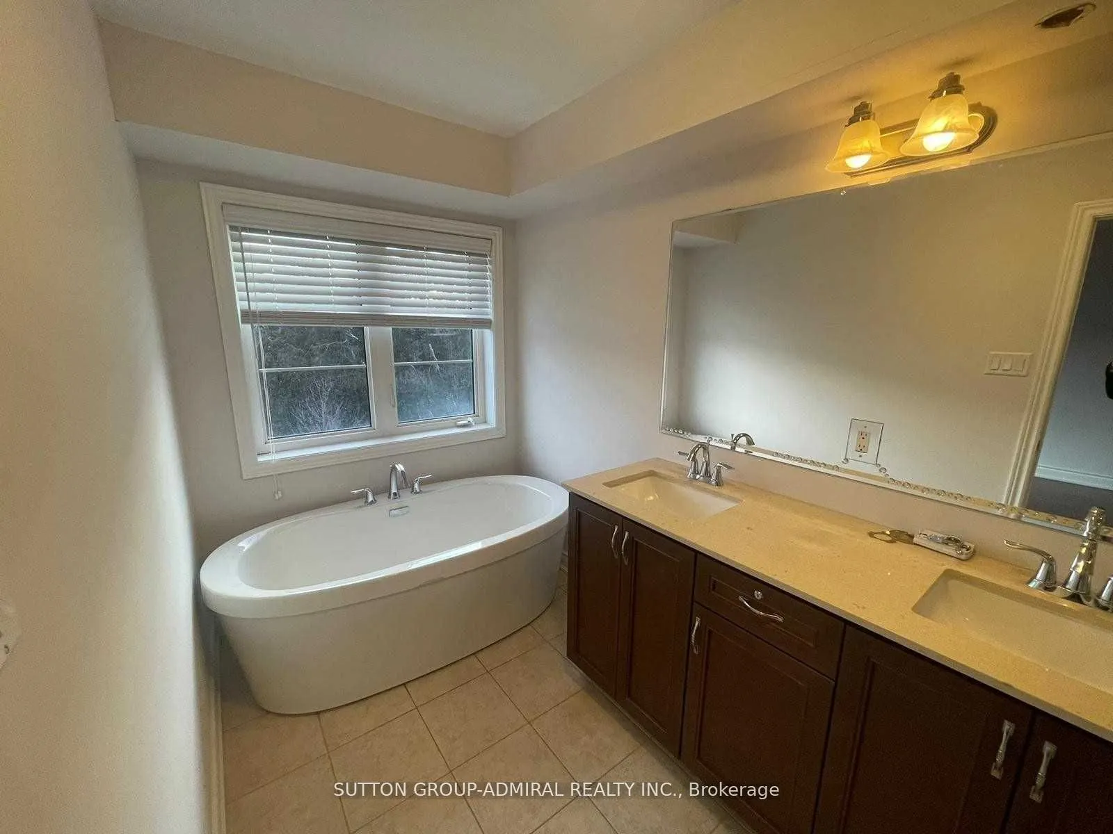 1331 Major Mackenzie Drive, #102