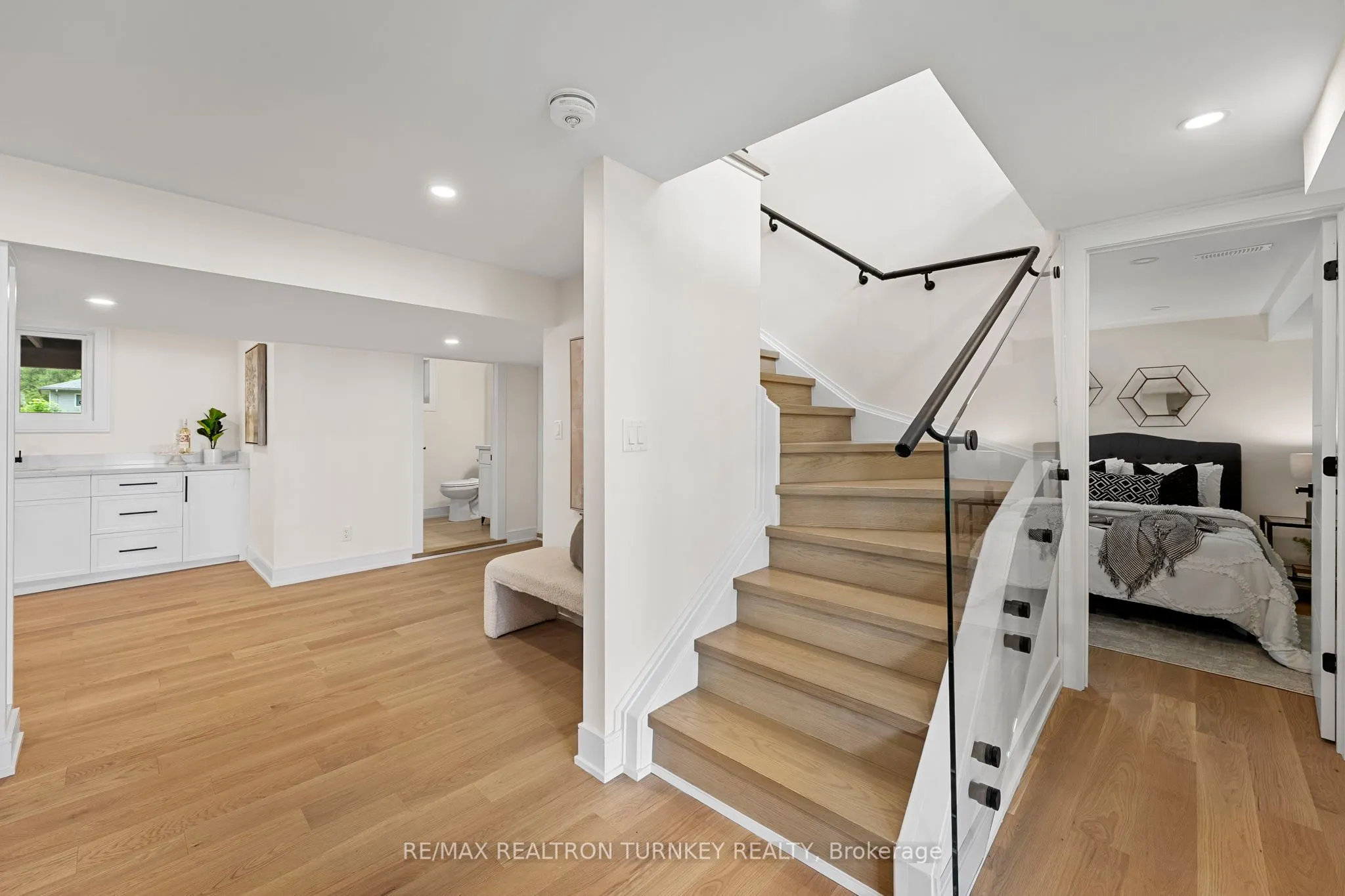 156 Holmes Point Road