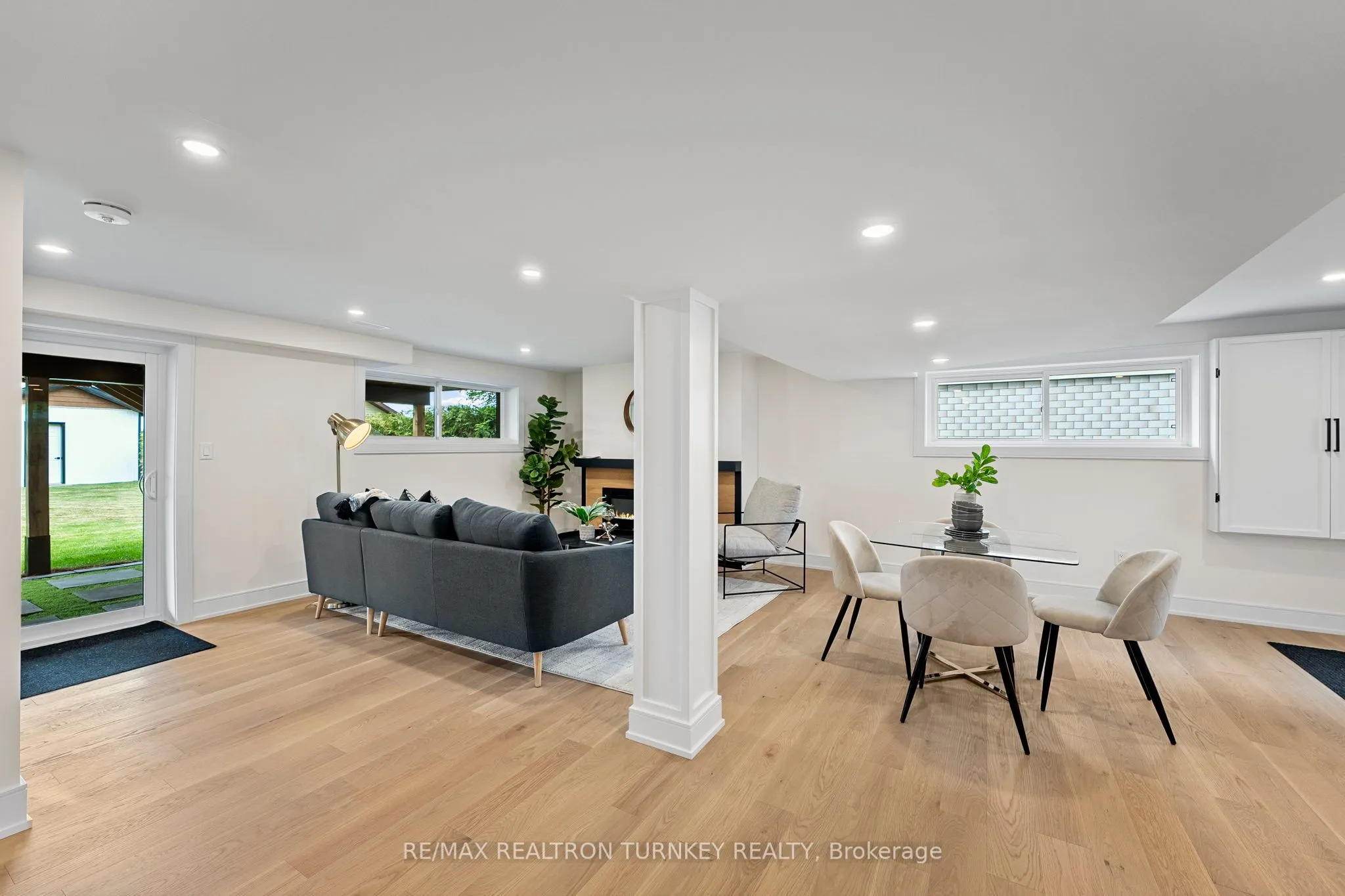 156 Holmes Point Road