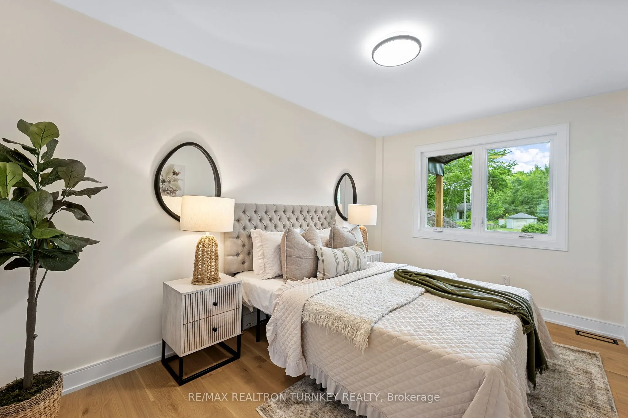 156 Holmes Point Road