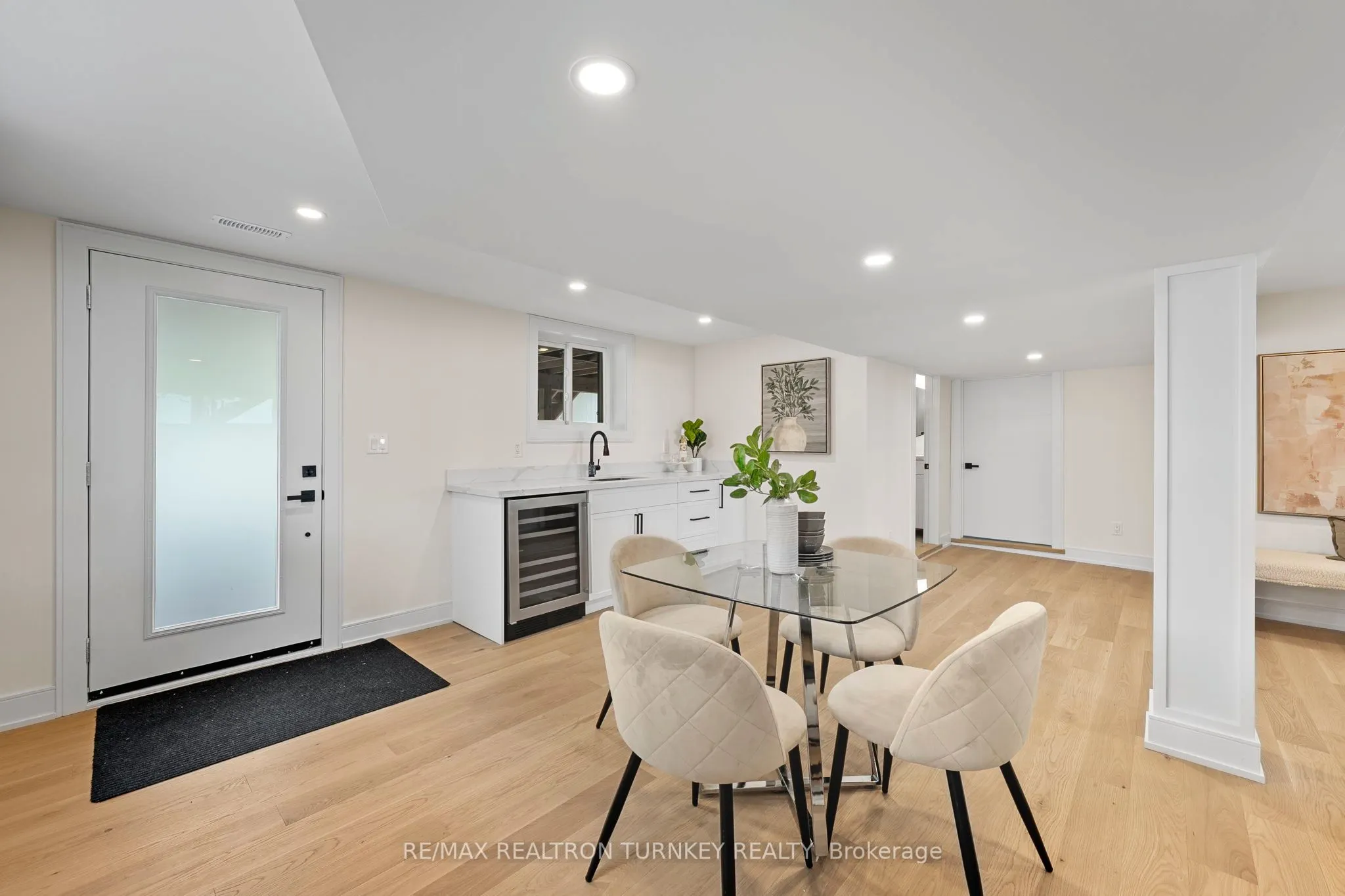 156 Holmes Point Road