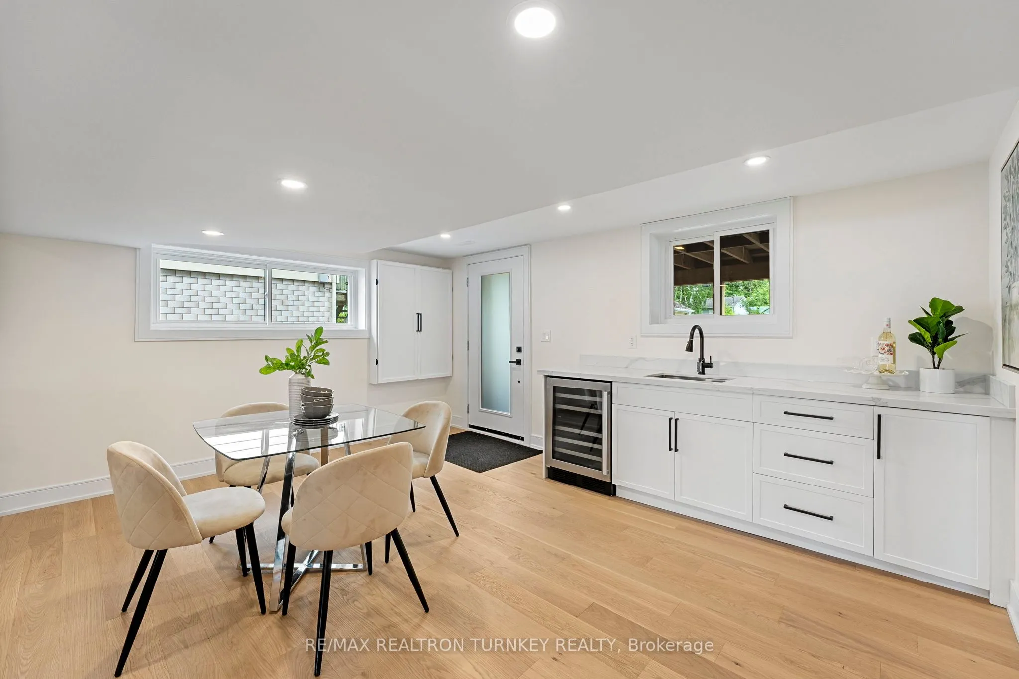 156 Holmes Point Road